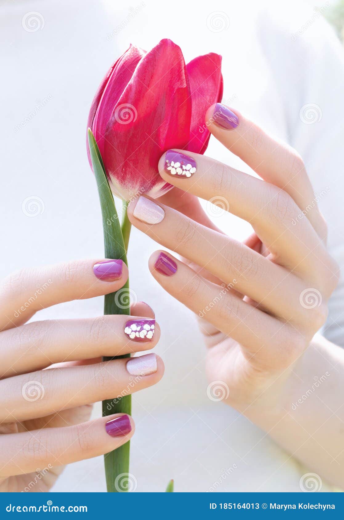 24 Pcs Fake Nail Tulip Illustration Style Nail With Silver Glitter For  Valentine'S Day Lover Gift - Walmart.com