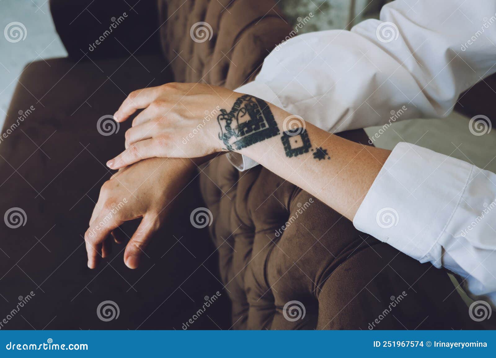 She Loves Her Tattoos Stock Photo - Download Image Now - Tattoo, Women,  Coffee - Drink - iStock