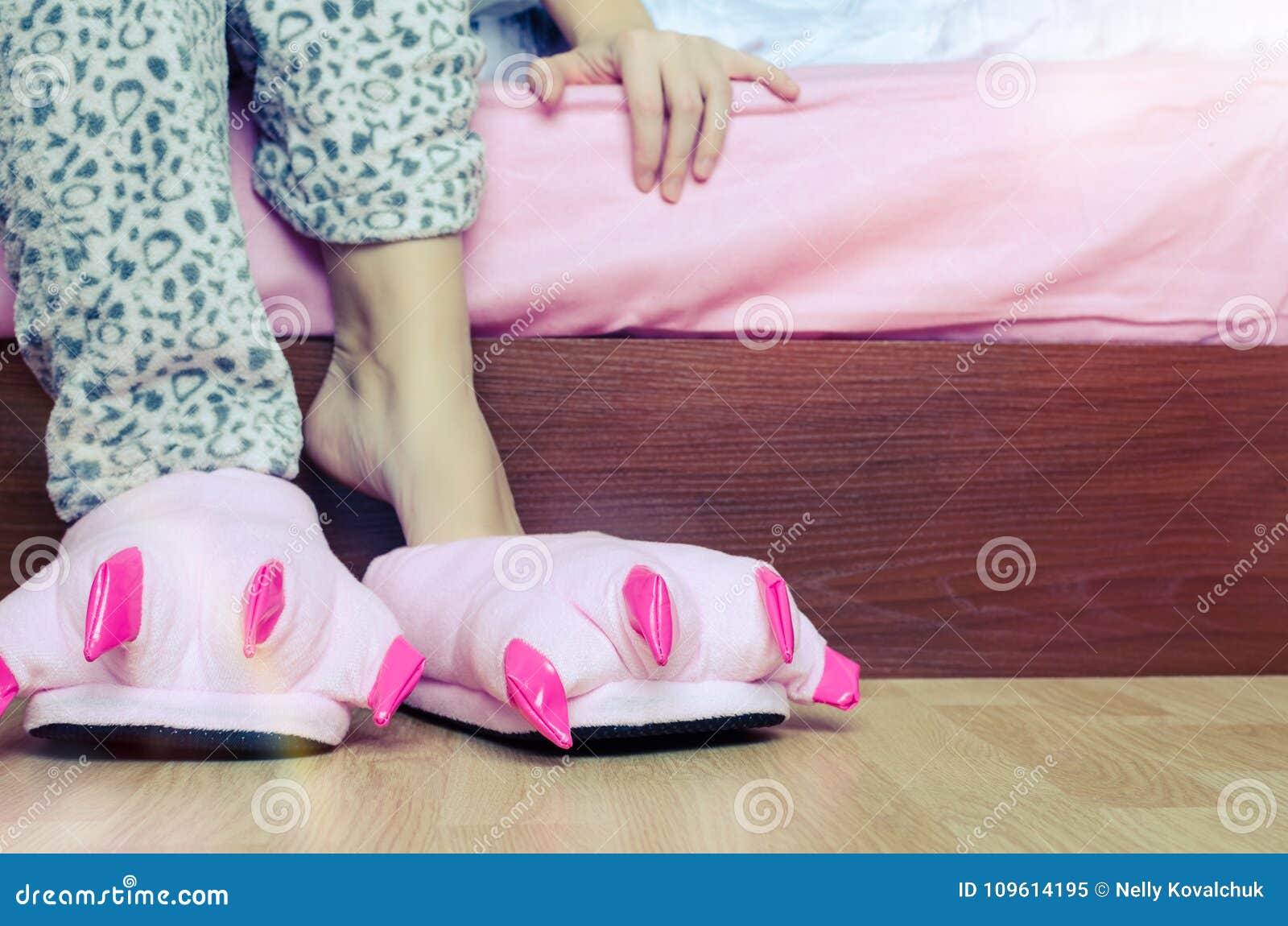 Buy > pink bed slippers > in stock