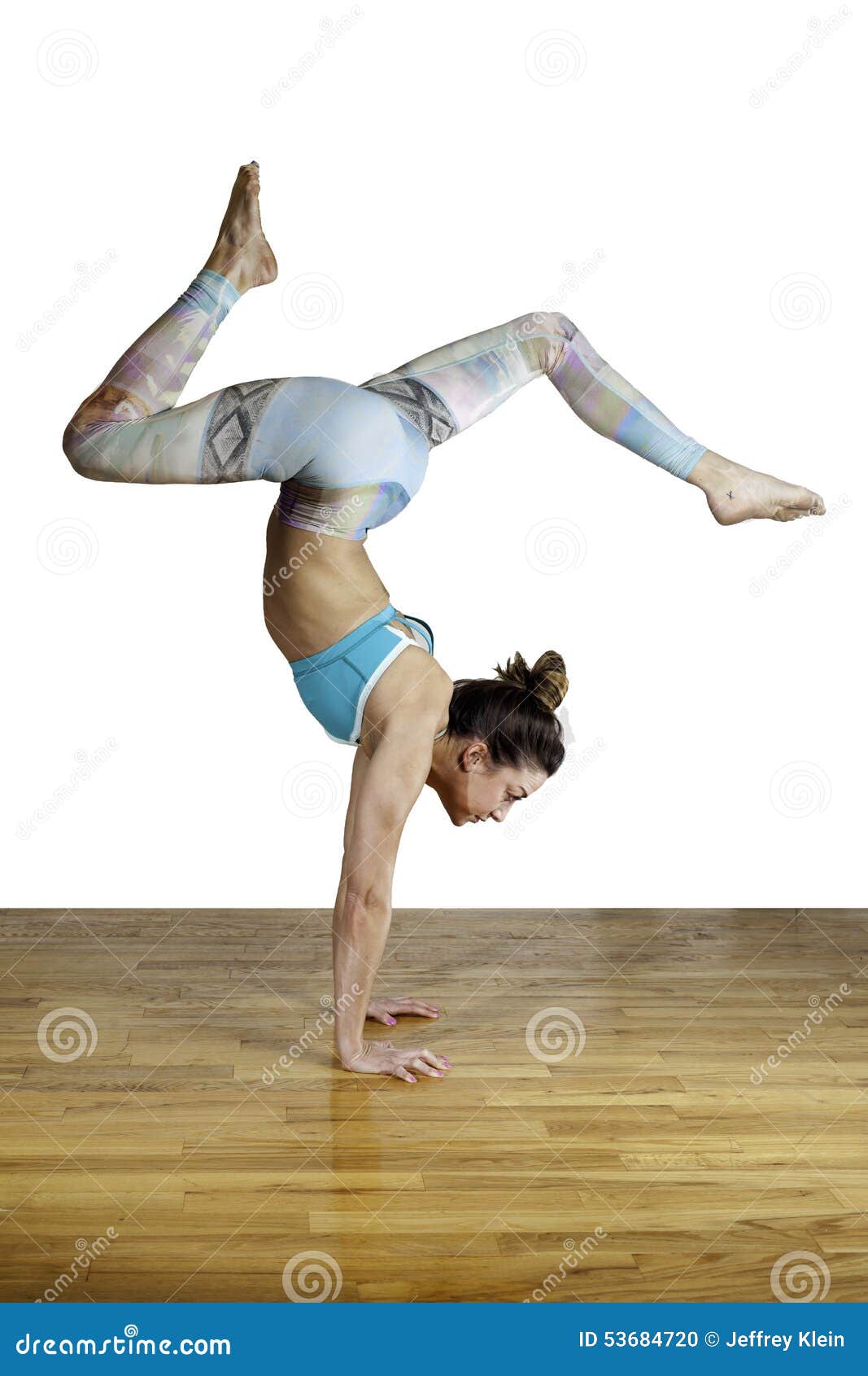 Female Model Adho Mukha Vrksasana Variation Handstand Stock Photo - Image  of posing, flexible: 53684720