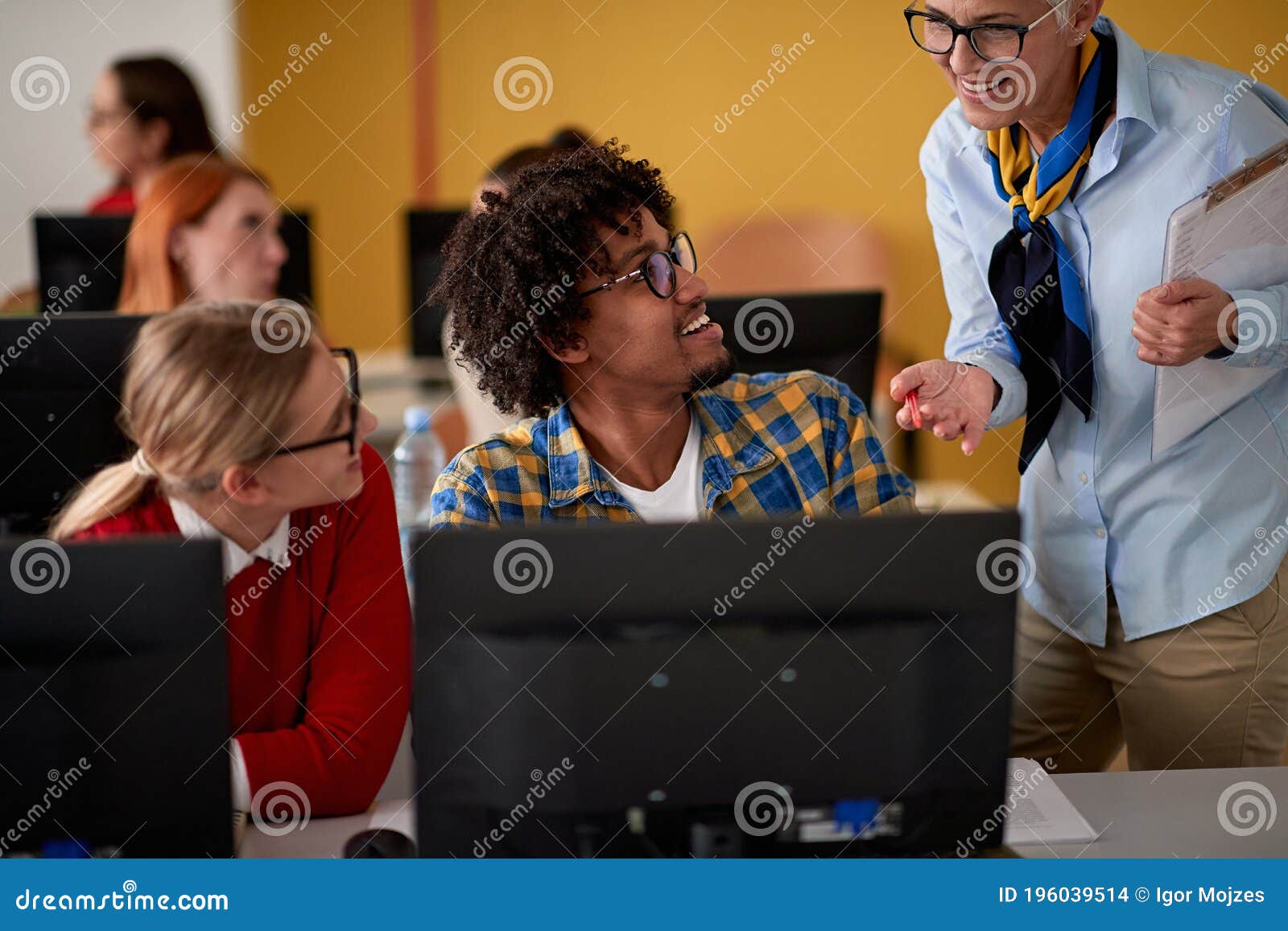 female professor explaining an informatics lesson to the students