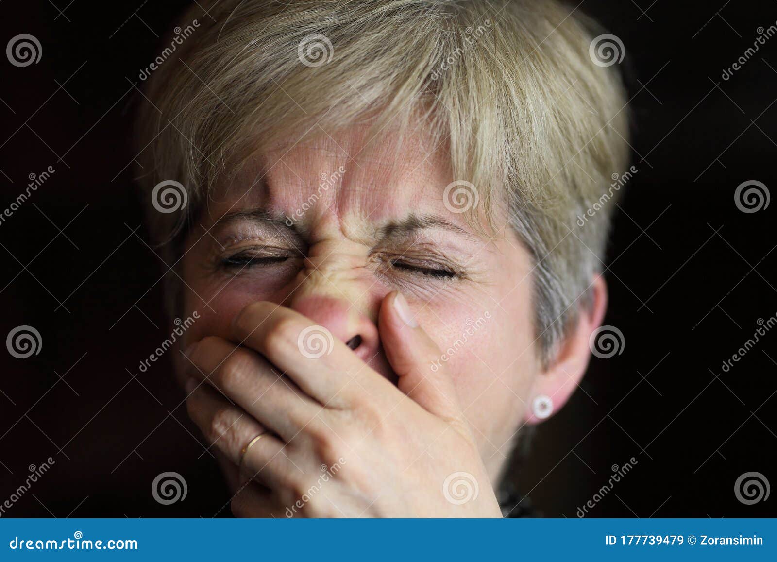 screenit hand over nose mouth screenit hand over nose mouth