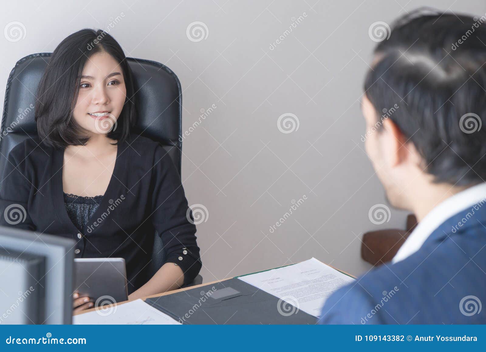 female supervisor interviewing a new male staff