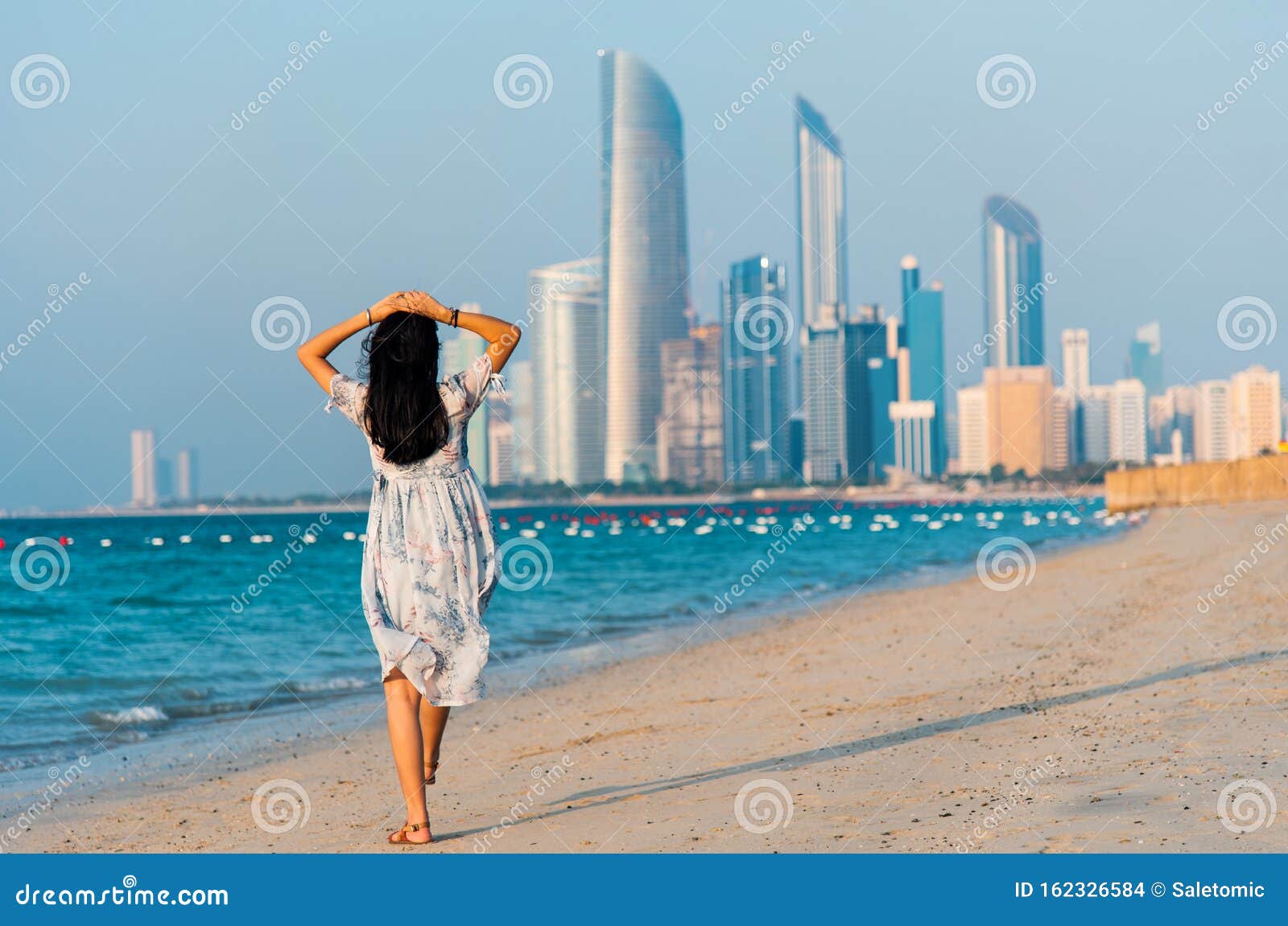 woman tourist in abu dhabi