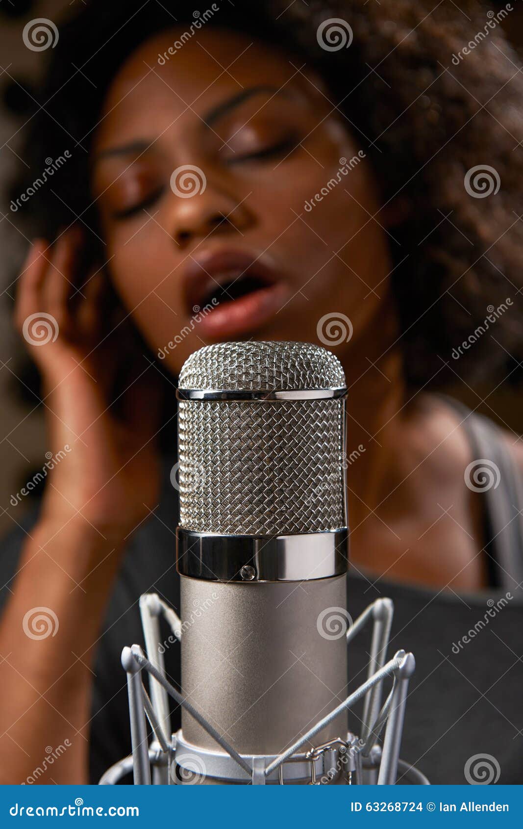 Guest vocalist hi-res stock photography and images - Alamy