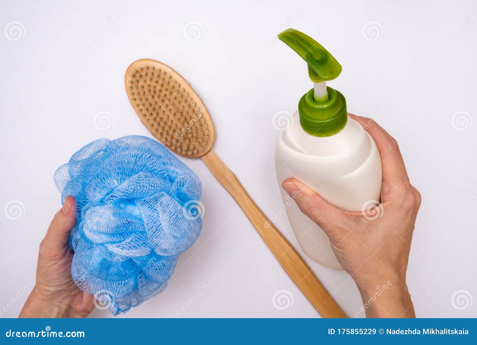 duif Blokkeren insect Female Woman Hands Holding Shower Accessories, Sponge and Shower Gel, Body  Wash and a Brush for Scrubbing Skin Stock Image - Image of liquid,  cosmetics: 175855229