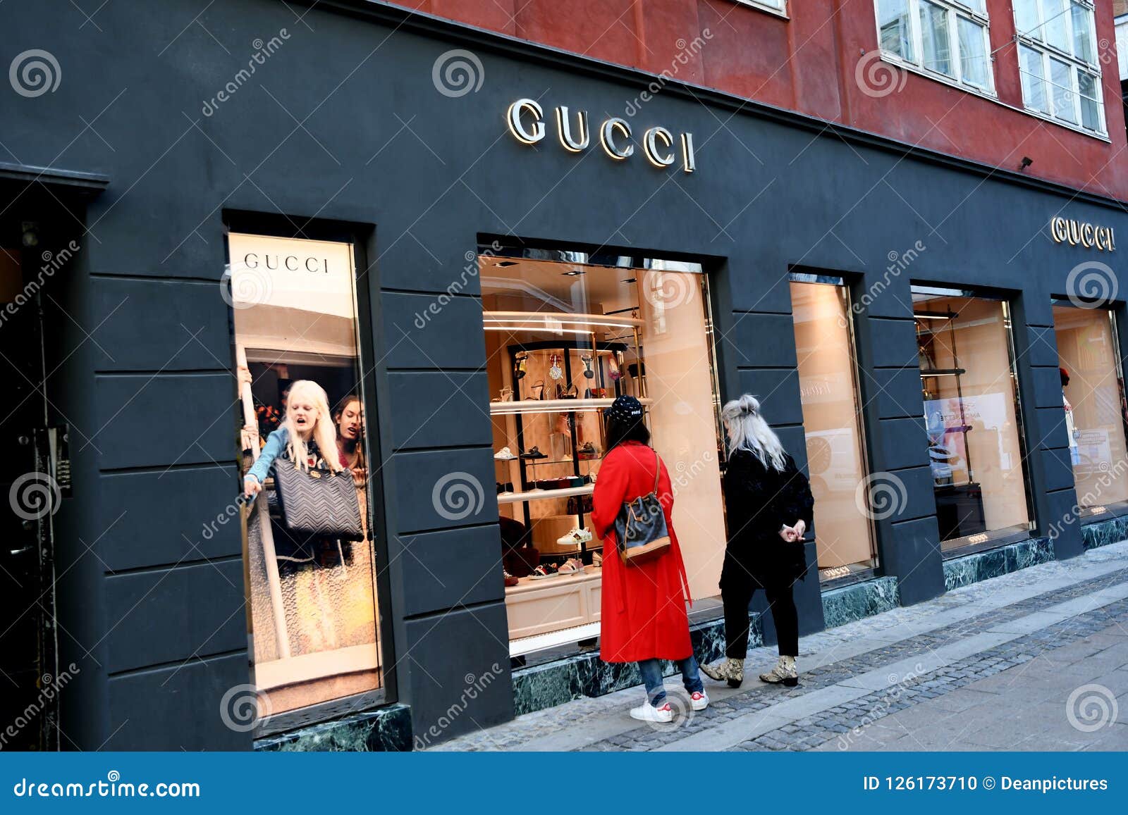 gucci store woodbury commons