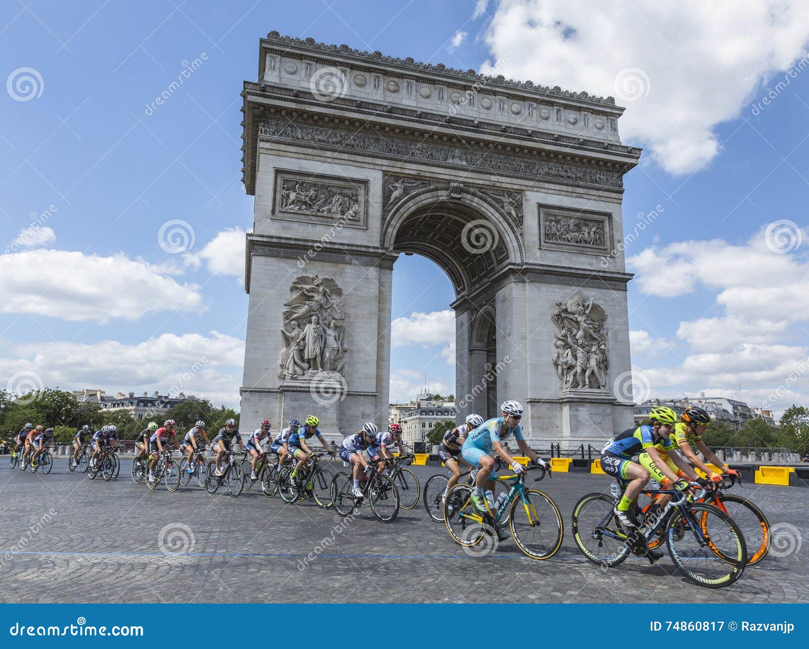 The Feminine Peloton in Paris La Course by Le Tour De France 2 The Feminine Peloton in Paris La Course by Le Tour De France 2