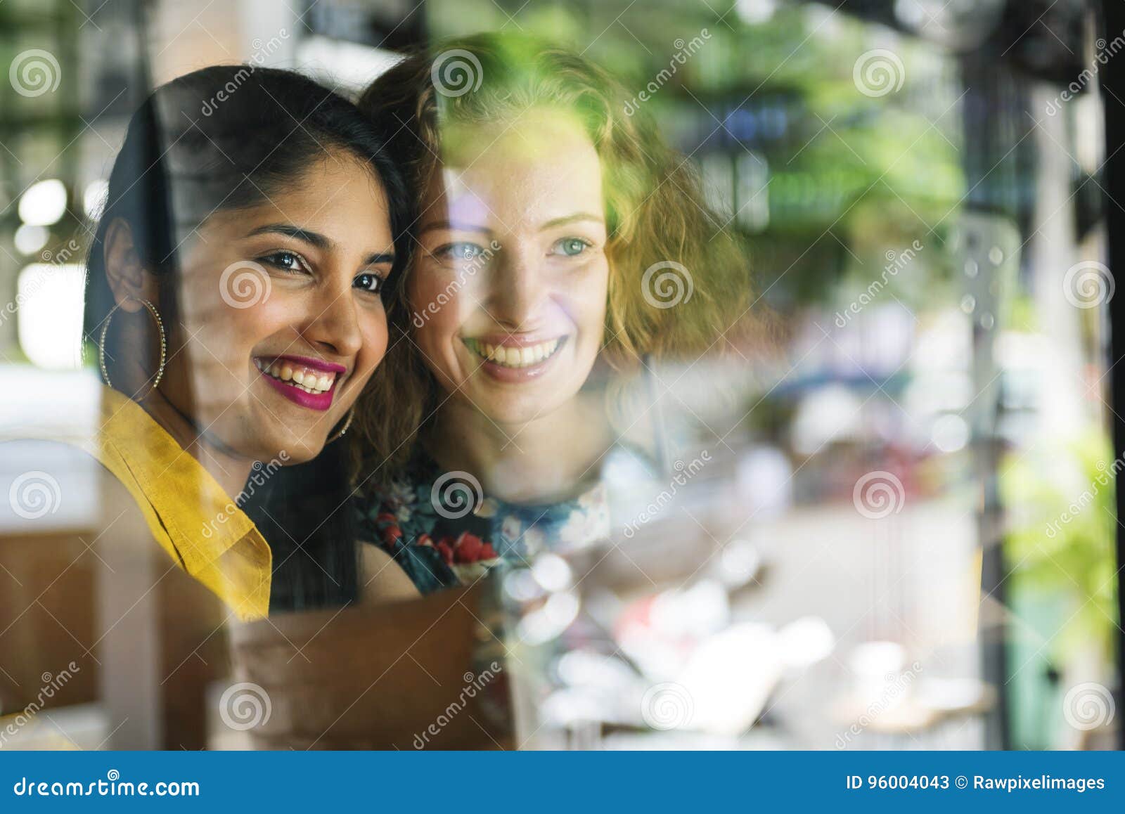 femininity bonding brunch cafe casual socialize