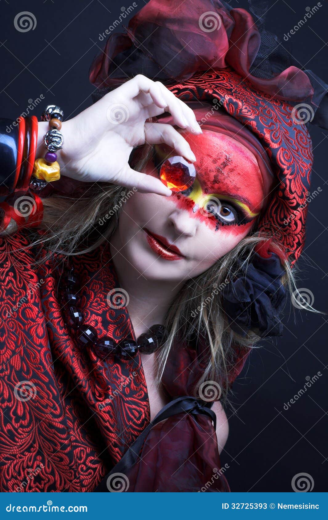 Femme avec des strass image stock. Image du mode, lumineux - 32725393