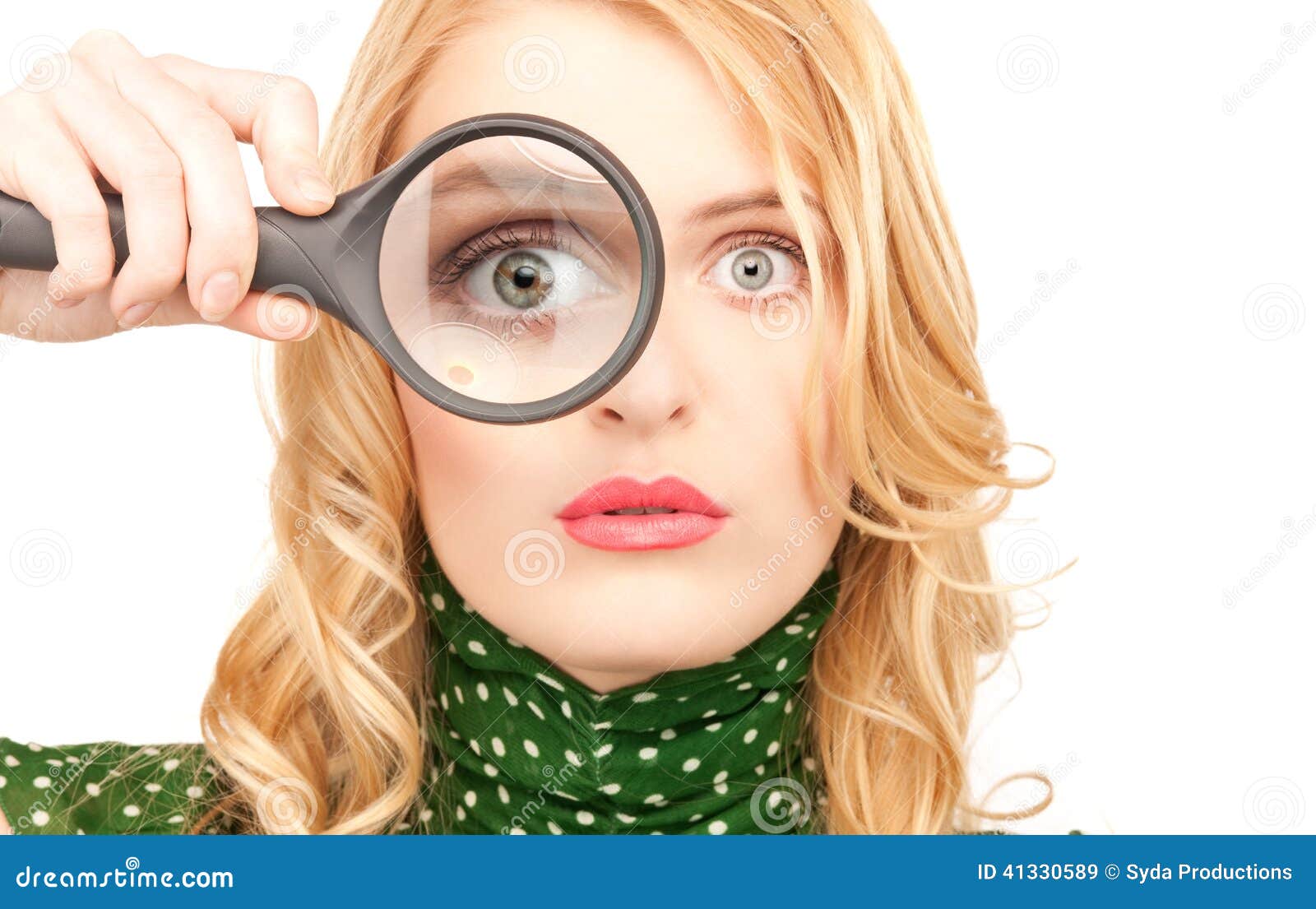 Femme avec la loupe image stock. Image du gentil, fixation 41330589