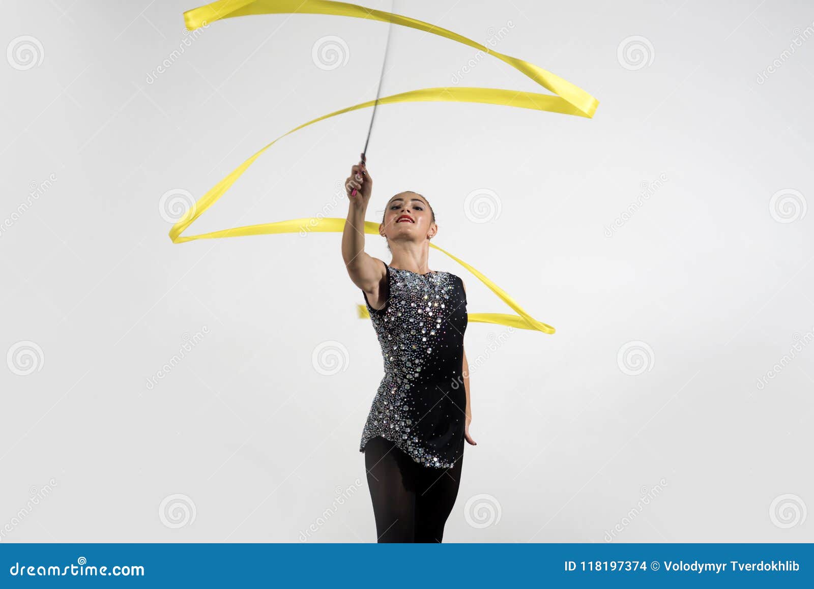 Femme Avec Le Ruban Pour Gymnastique Rythmique La Séance D