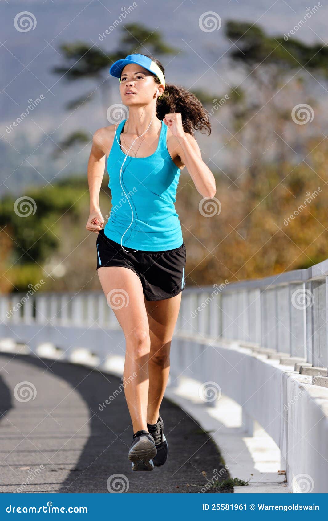 Femme courante de trottoir image stock. Image du énergie 25581961