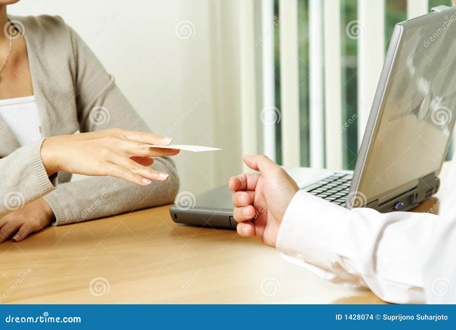 Femme d'affaires photo stock. Image du identité, partenariat 1428074