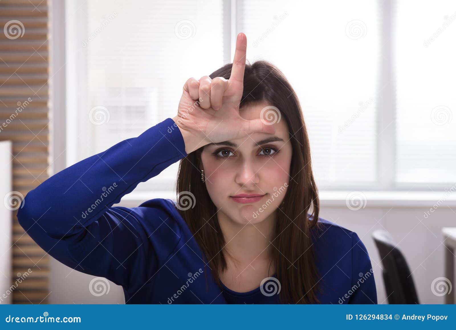 Femme D'affaires Showing Loser Sign Photo stock - Image du occasionnel ...