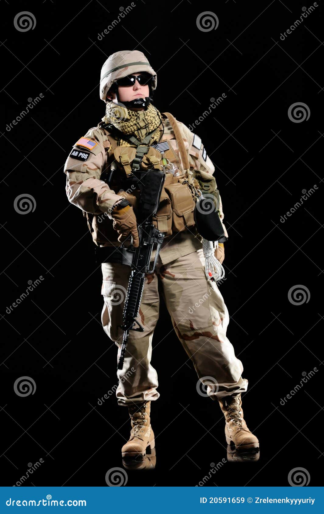 Femme Dans L uniforme Militaire Avec L arme Image stock Image du fusillez armee 20591659