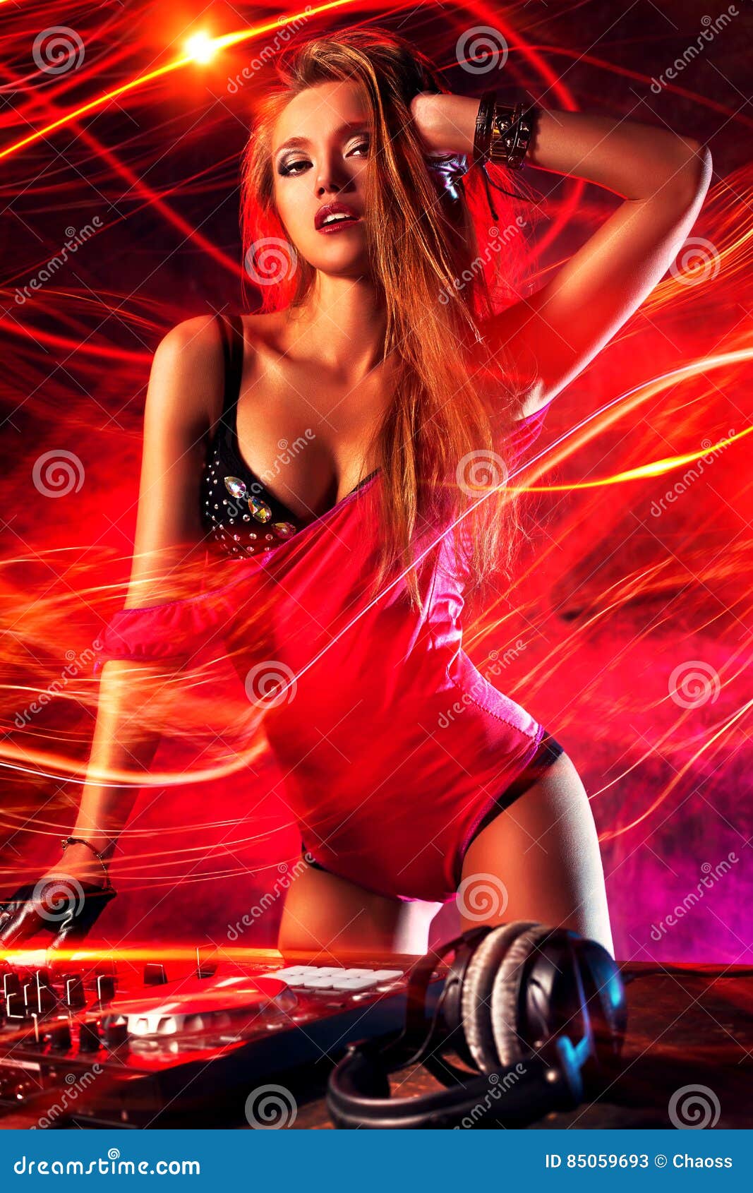 Femme DJ image stock. Image du électrique, électronique 85059693