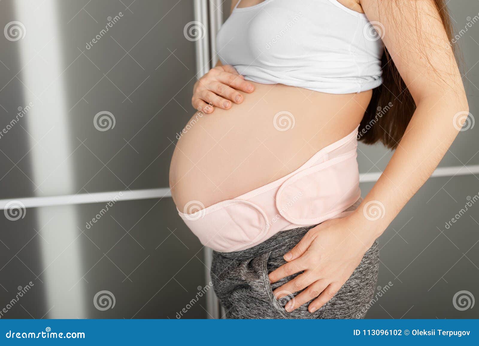 Bandage de soutien de grossesse images libres de droit, photos de Bandage  de soutien de grossesse