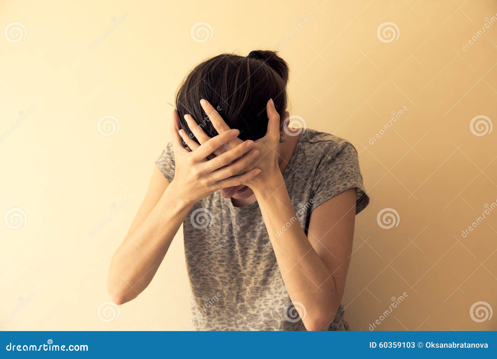 Femme hysterique image stock. Image du mélancolie, personne 60359103