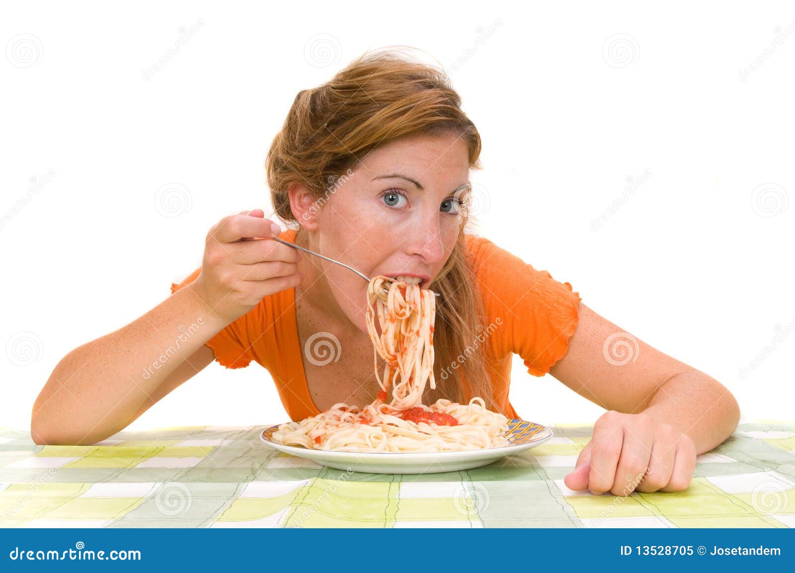 Femme Mangeant Des Spaghetti Image Stock Image Du Carbohydrates Femelle 13528705