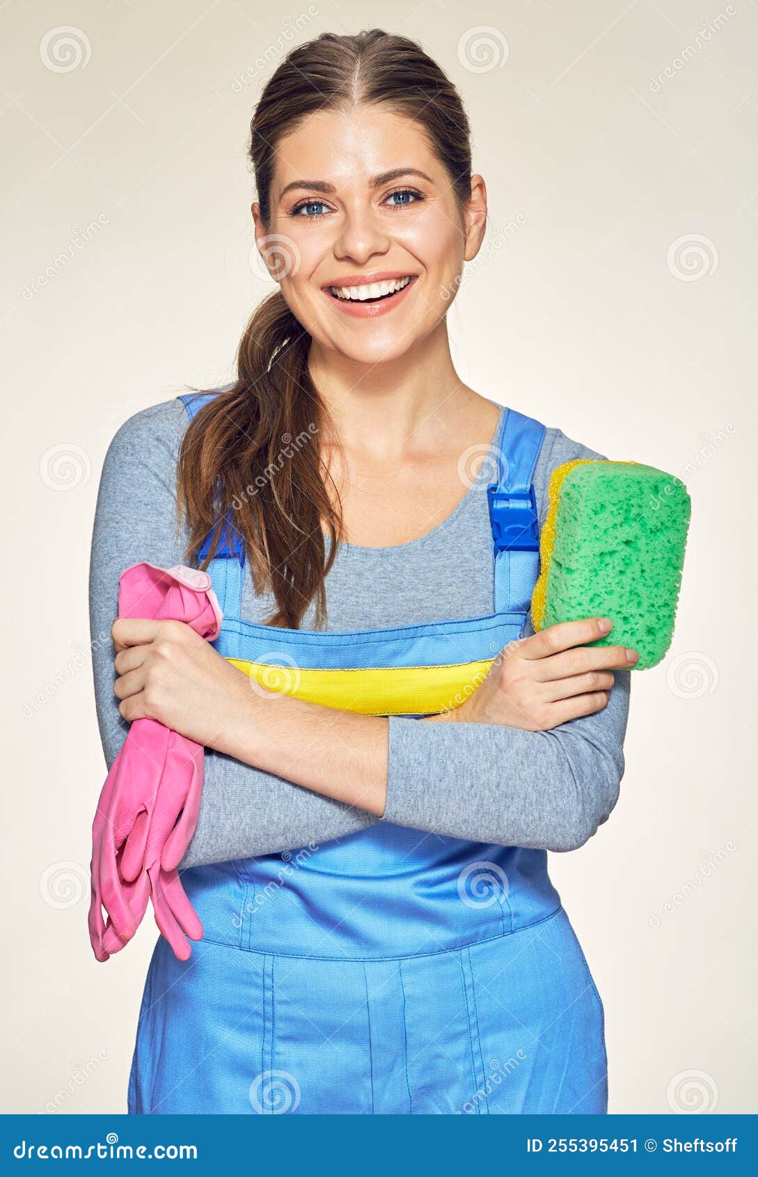 Femme Nettoyeuse Entreprise Ouvrière Gants De Retenue Pour Le Nettoyage  Ménager Image stock - Image du corvées, blanc: 255395451