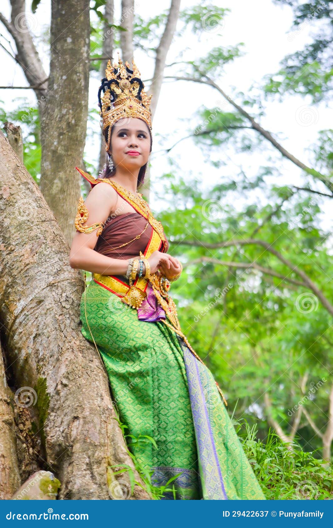 Femmes Asiatiques Dans Le Costume Traditionnel  Image  stock 