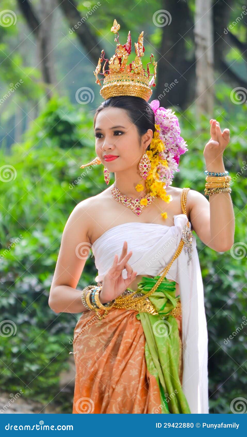 Femmes Asiatiques Dans Le Costume Traditionnel  Photo stock 