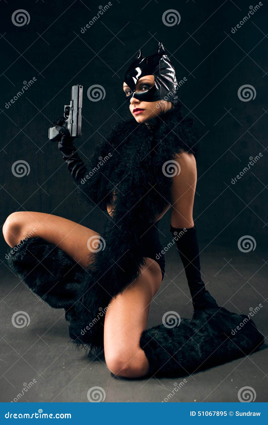 Femmina Sexy in Costume Nero Del Catwoman Immagine Stock - Immagine di  gatto, eroe: 51067895