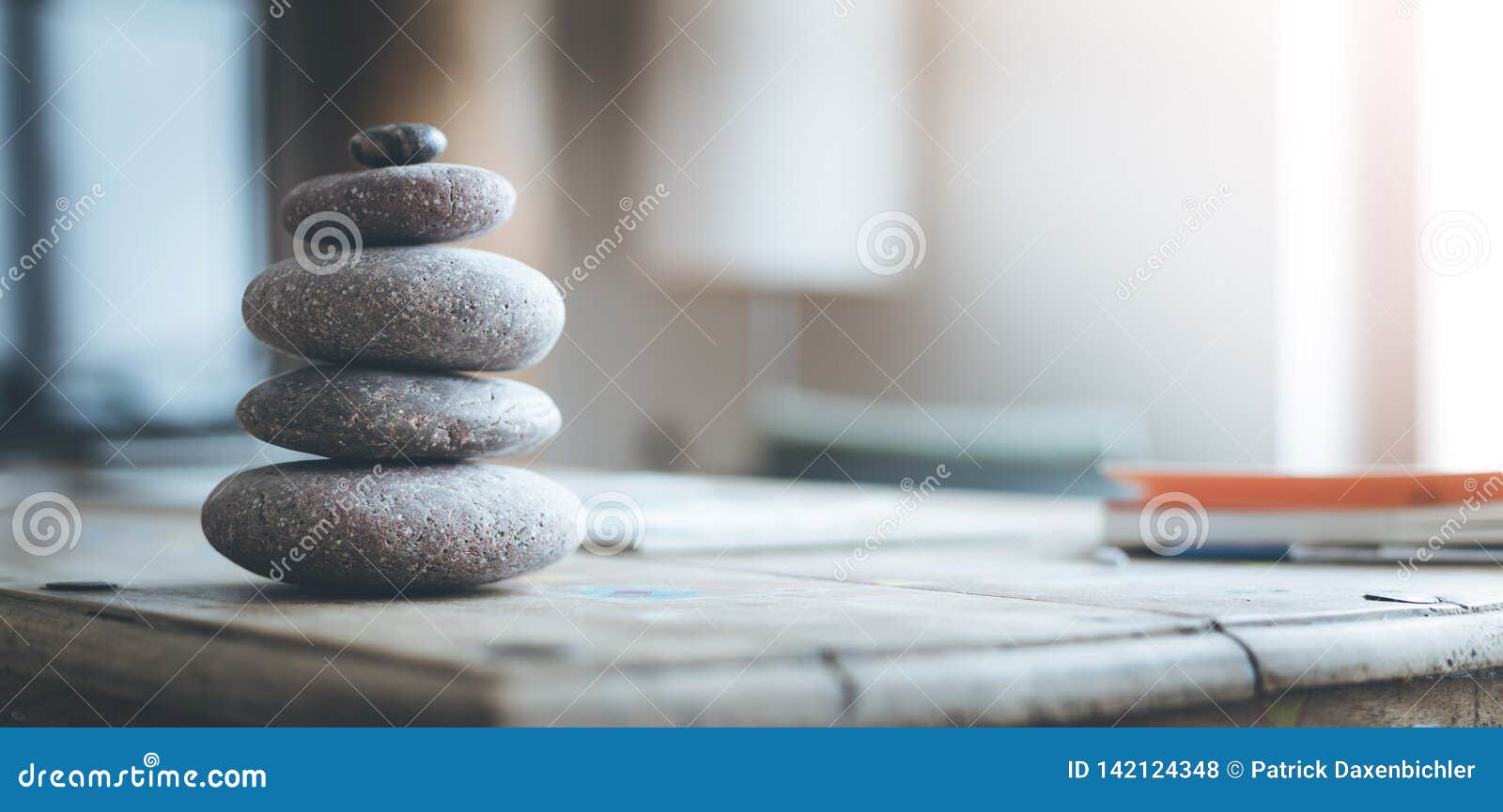 gezantschap vice versa Wild Feng Shui: Stone Cairn in the Living Room, Balance and Relaxation Stock  Photo - Image of good, light: 142124348