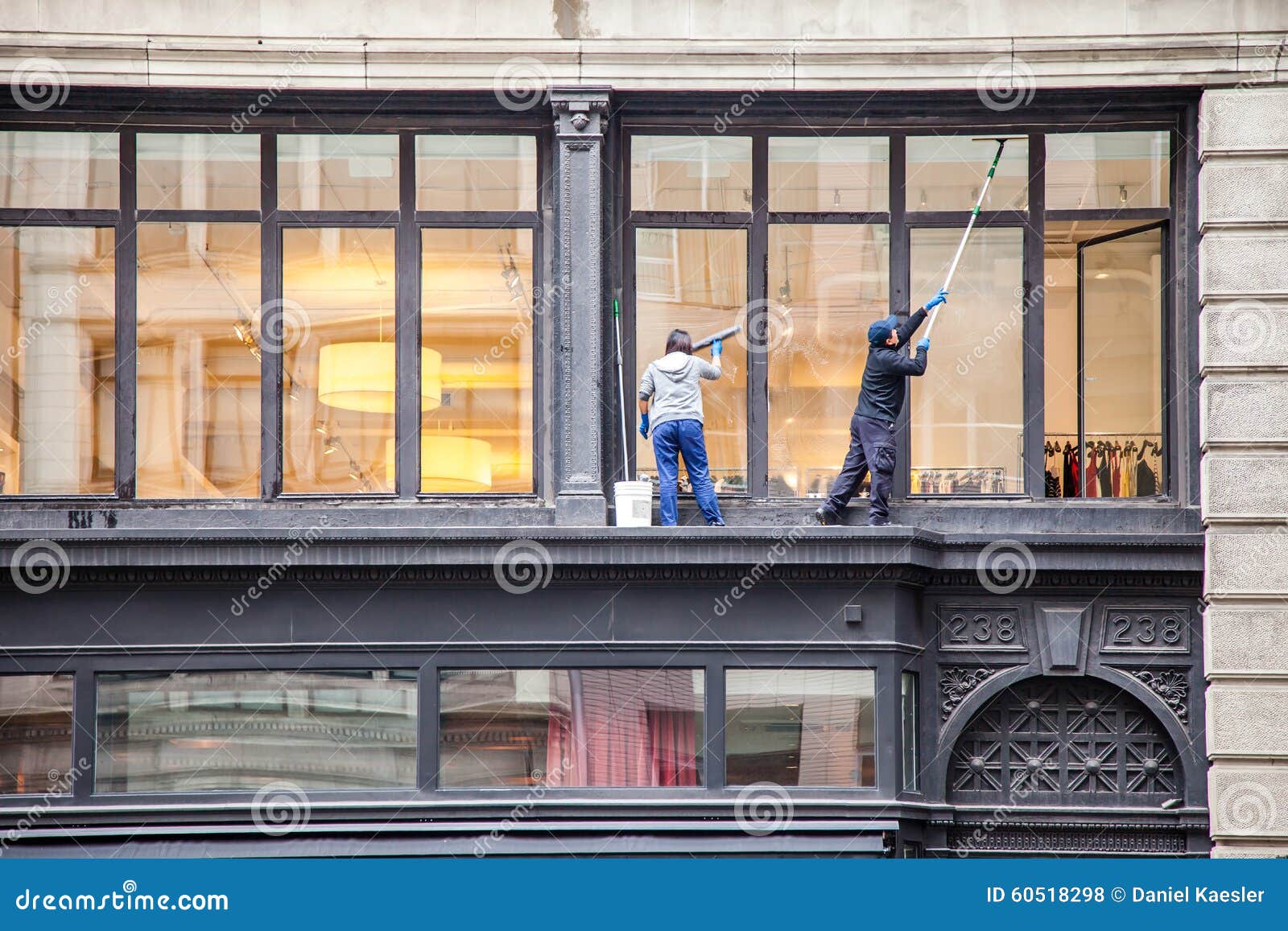 Fensterputzer in New York redaktionelles stockfoto. Bild von