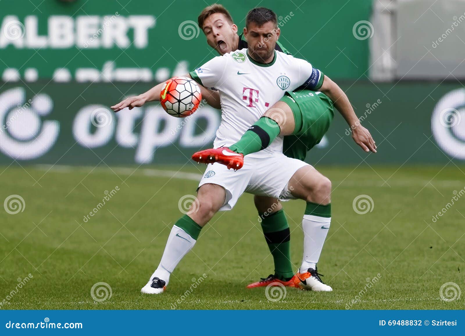 Ferencvarosi TC V Paksi FC - Hungarian OTP Bank Liga 1-2 Editorial Stock  Image - Image of league, motion: 80395974