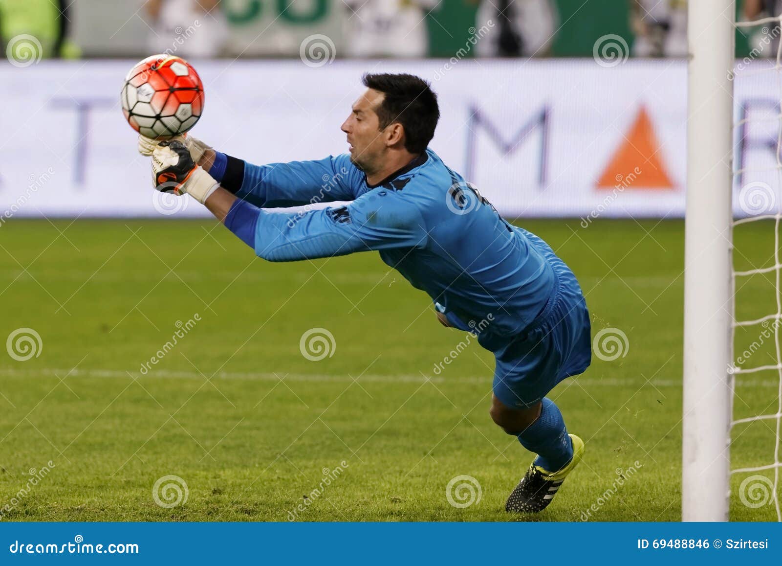 Ferencvarosi TC V Paksi FC - Hungarian OTP Bank Liga 1-2 Editorial Stock  Image - Image of league, motion: 80395974