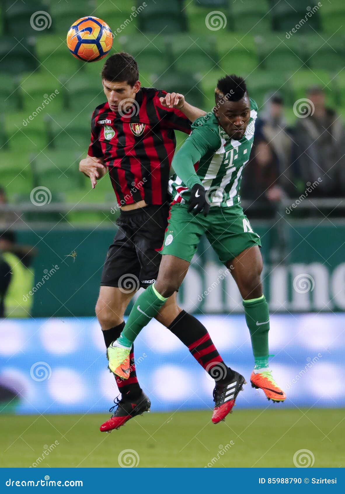 Ferencvarosi TC V Budapest Honved - Hungarian Football Cup 2-1 Editorial  Image - Image of sportsman, kupa: 85988835