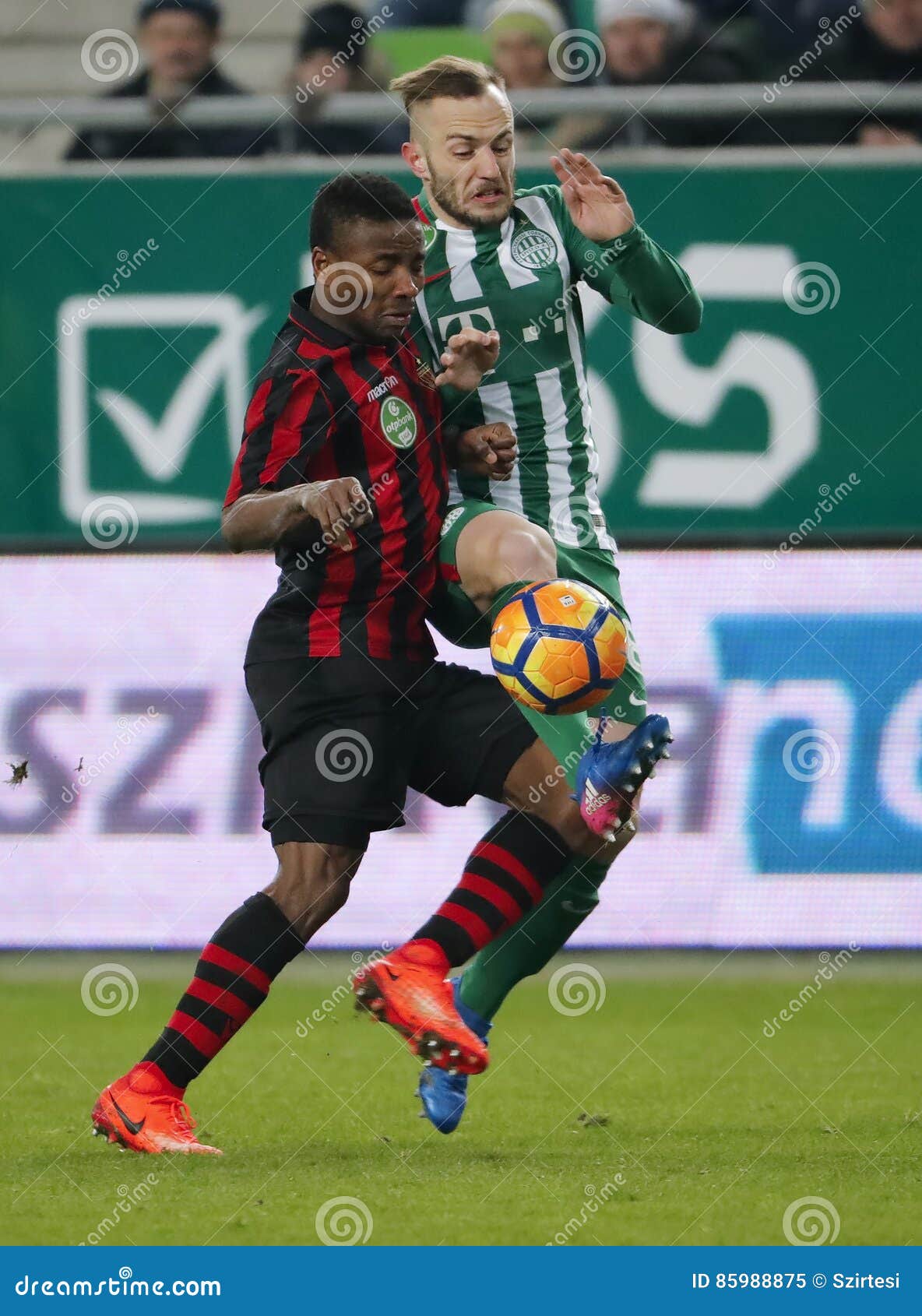 Ferencvarosi TC V Budapest Honved - Hungarian Football Cup 2-1 Editorial  Image - Image of sportsman, kupa: 85988835