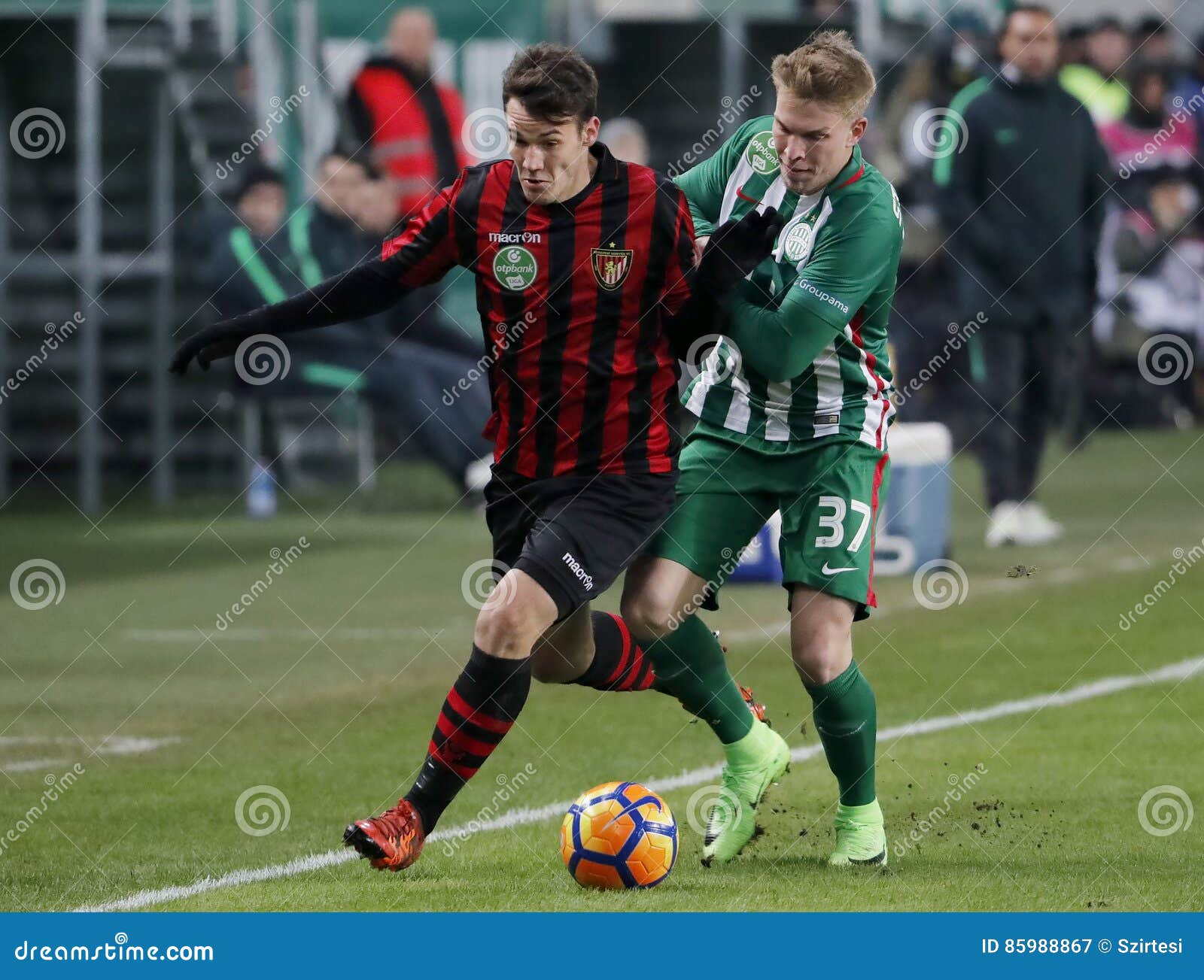 Ferencvarosi TC V Budapest Honved - Hungarian Football Cup 2-1 Editorial  Image - Image of sportsman, kupa: 85988835