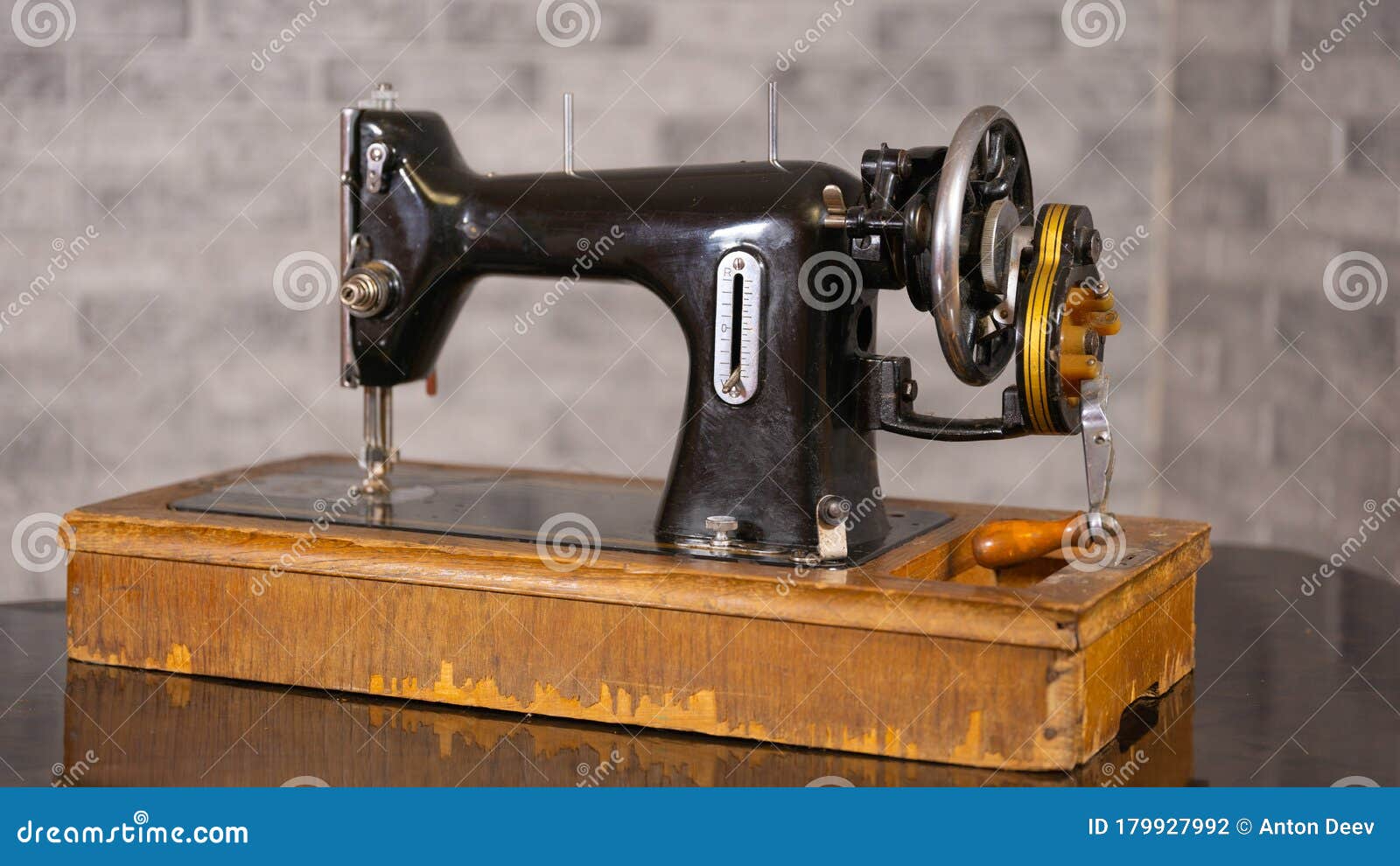 Ancienne Machine à coudre manuel