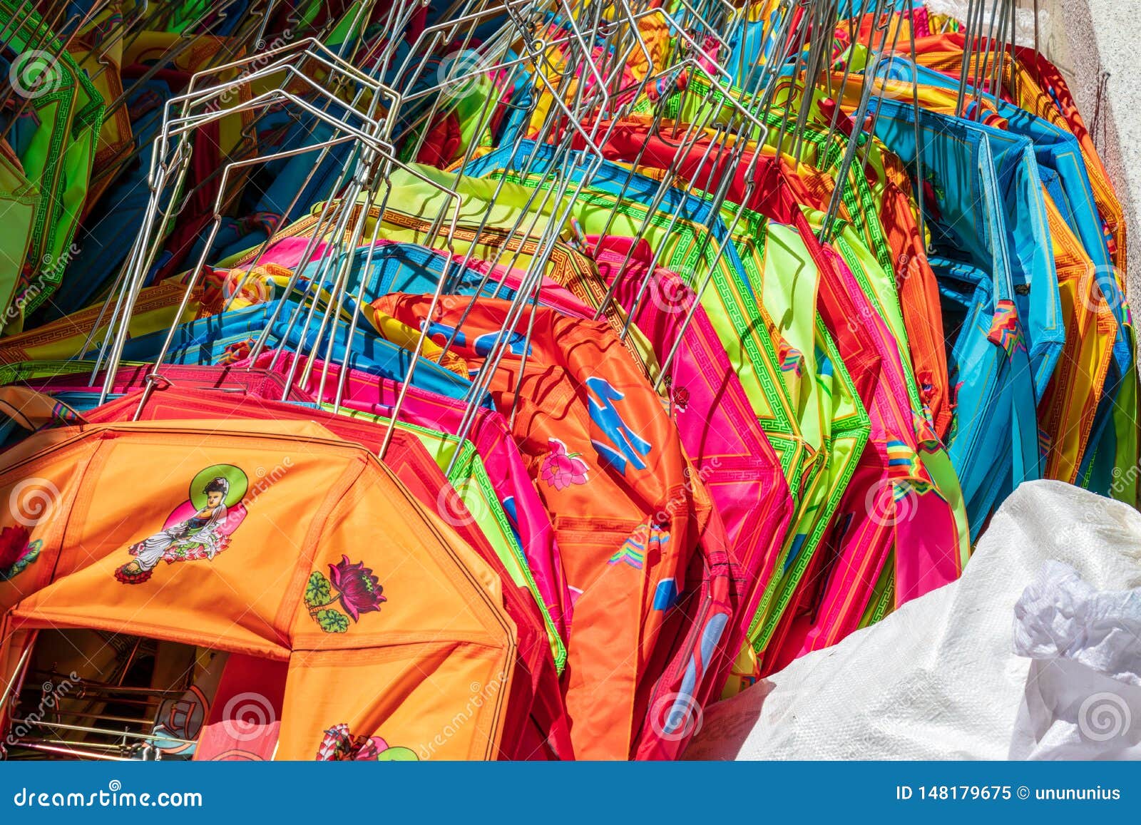 Fermez Vous De Beaucoup De Lampions Peints Plies Apres Le Festival Pour Celebrer L Anniversaire De Bouddha En Coree Du Sud Guinsa Image Stock Image Du Anniversaire Bouddha Fermez Vous De Beaucoup De Lampions Peints Plies Apres Le Festival Pour Celebrer L Anniversaire De Bouddha En Coree Du Sud Guinsa Image Stock Image Du Anniversaire Bouddha