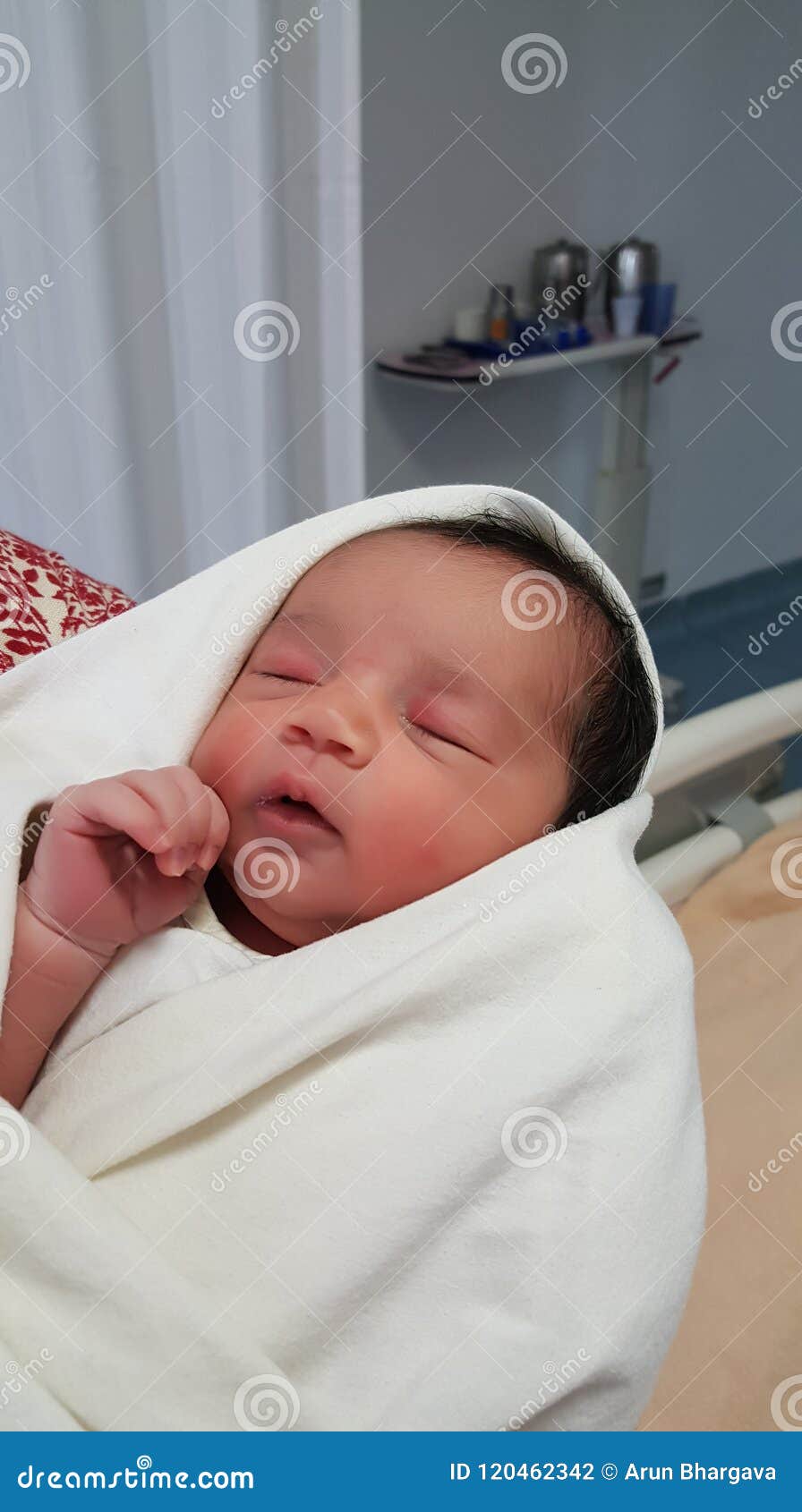 Fermez Vous Du Bebe Nouveau Ne Indien En Bonne Sante Heureux Photo Stock Image Du Sommeil Infant