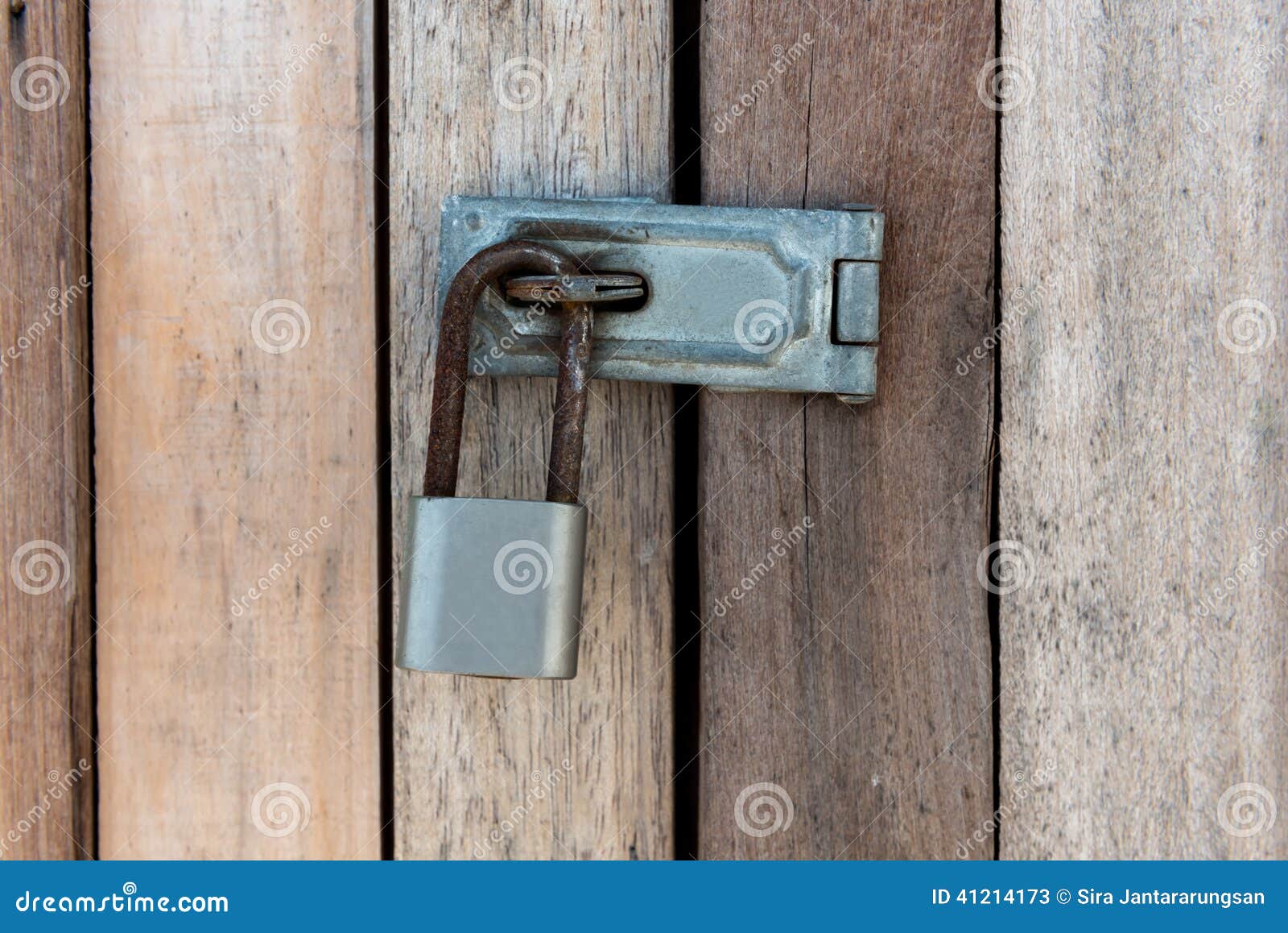 Fermez-vous Du Cadenas Et Du Vieux Loquet En Métal Image stock - Image du  modifié, concepts: 41214173