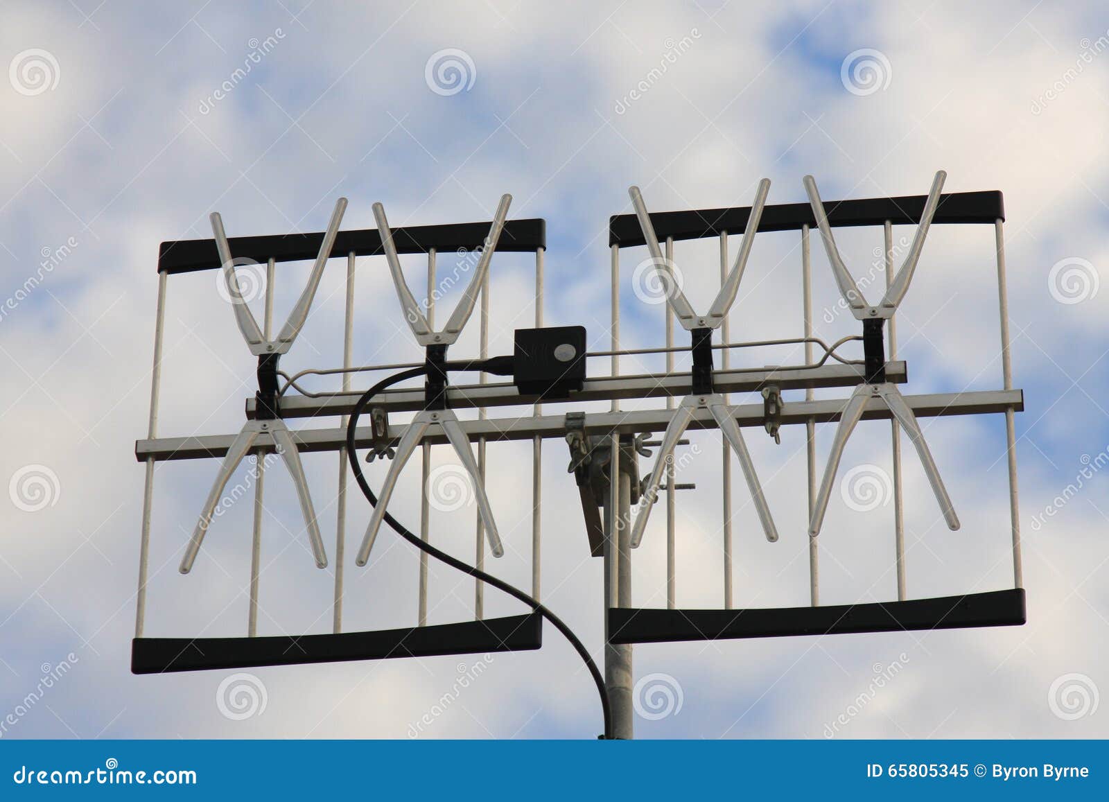 Fernsehen Und Radioantenne/Antenne Stockbild - Bild von seilzug