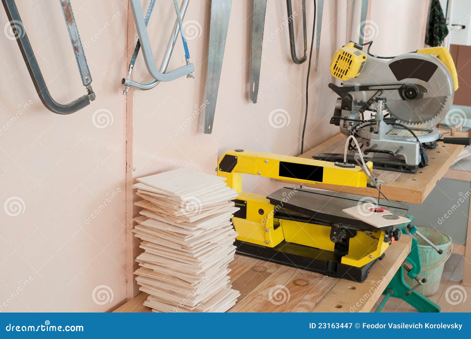 Ferramentas do marceneiro. imagem de stock. Imagem de média - 23163447