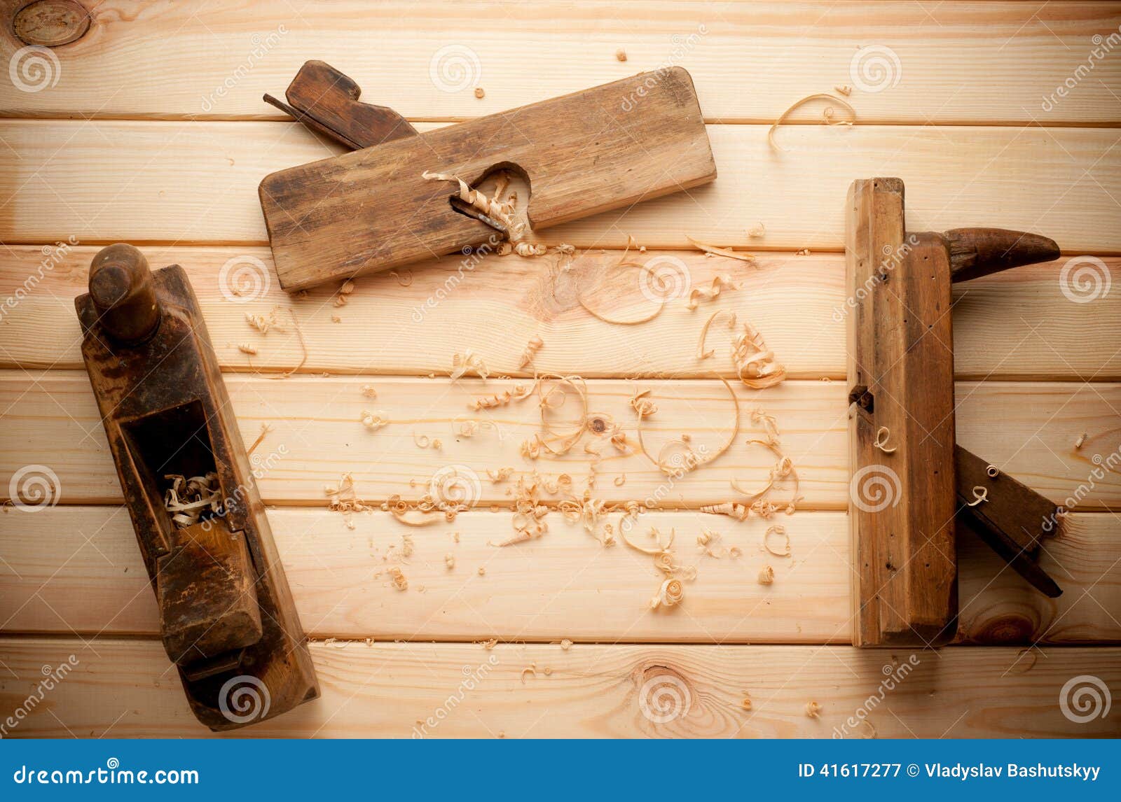 Ferramentas Do Marceneiro No Fundo De Madeira Da Tabela Com Imagem de