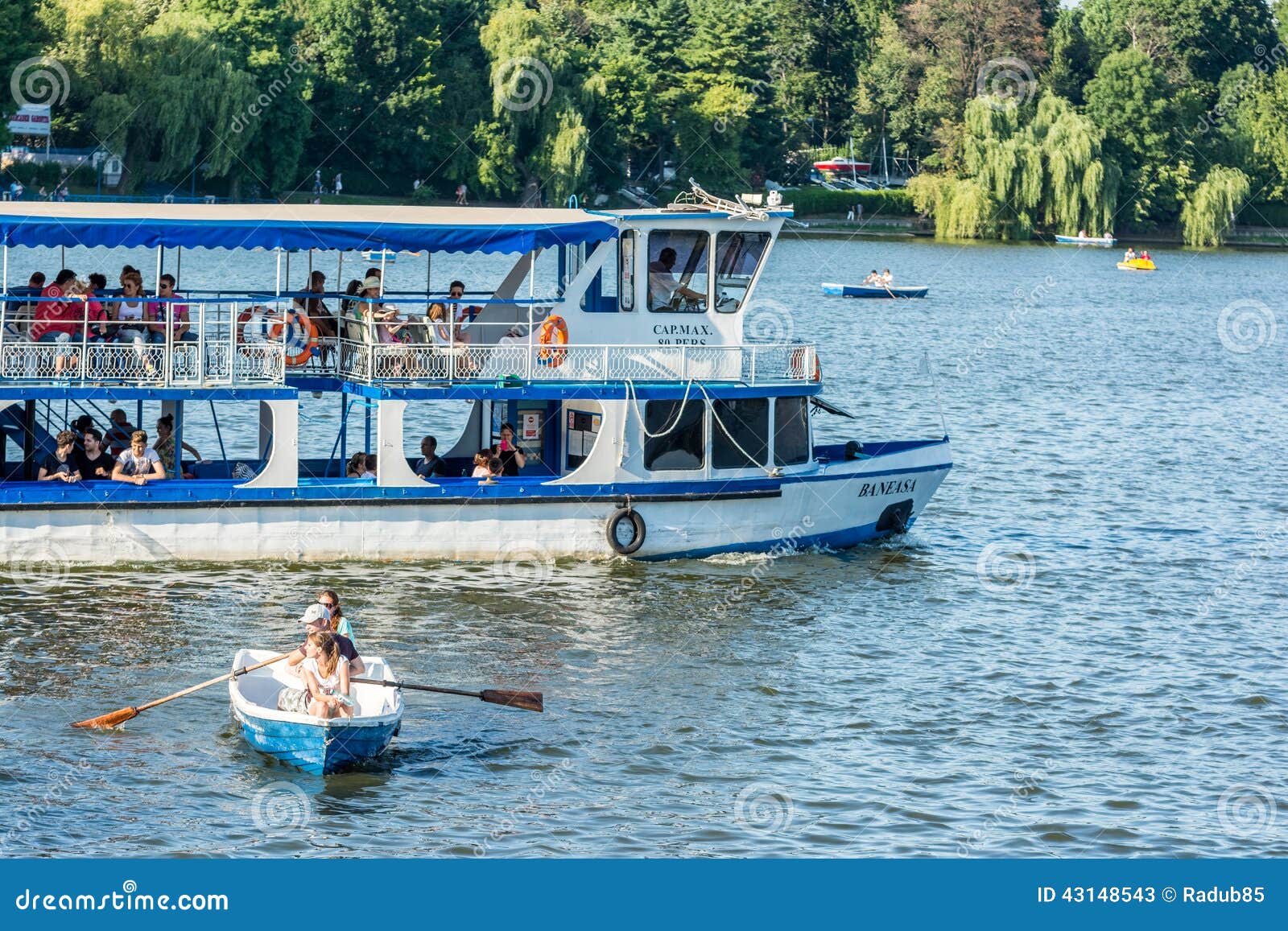 boat ride Soo locks boat tours located in sault ste marie michigan offering tours of the largest waterway traffic system on earth one of the upper peninsula's top attractions, great for your northern michigan vacation. boat ride Soo locks boat tours located in sault ste marie michigan offering tours of the largest waterway traffic system on earth one of the upper peninsula's top attractions, great for your northern michigan vacation.
