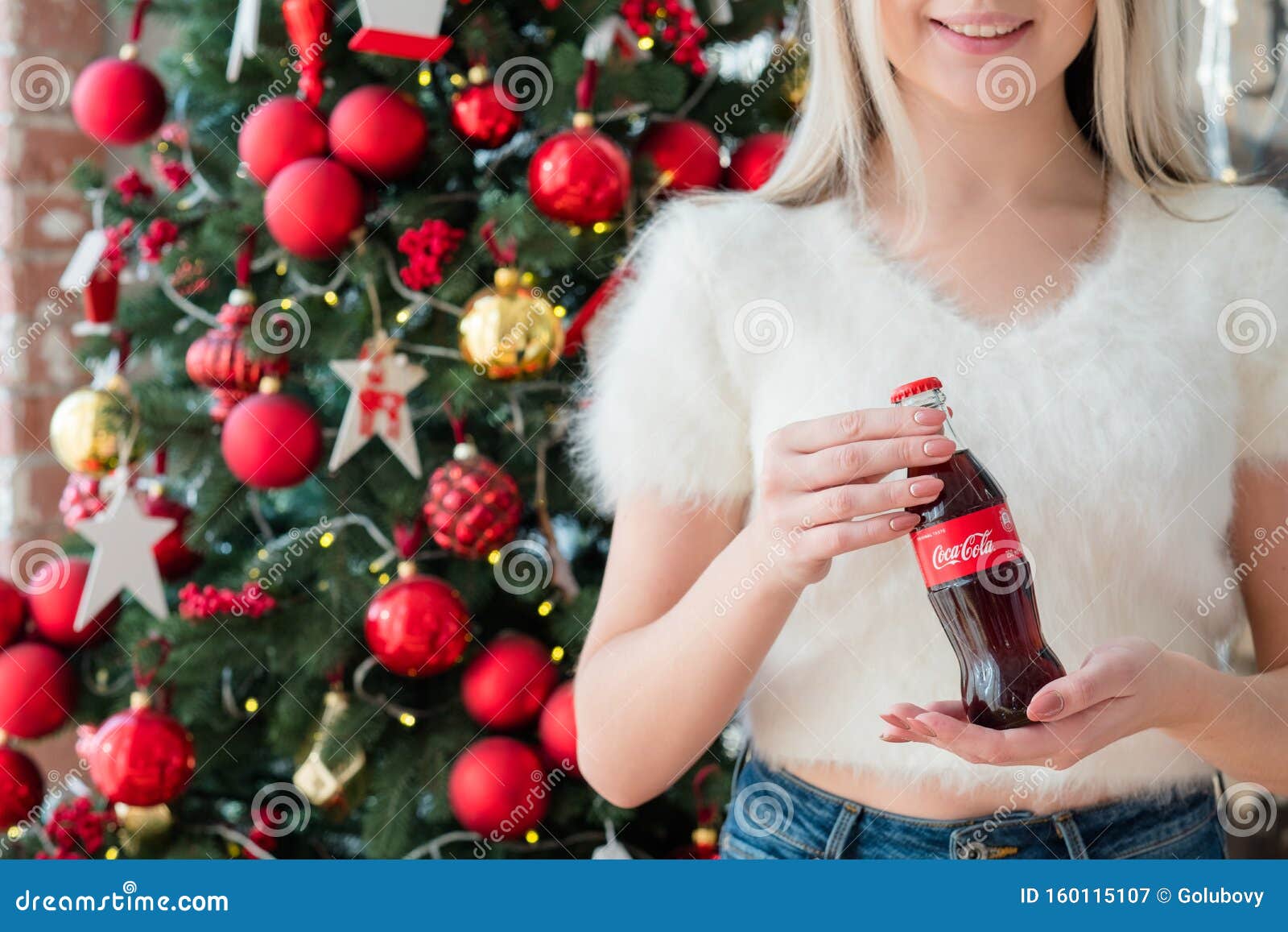 Festa De Natal Das Garrafas De Vidro Da Coca-Cola Fotografia Editorial -  Imagem de popular, projeto: 160115107