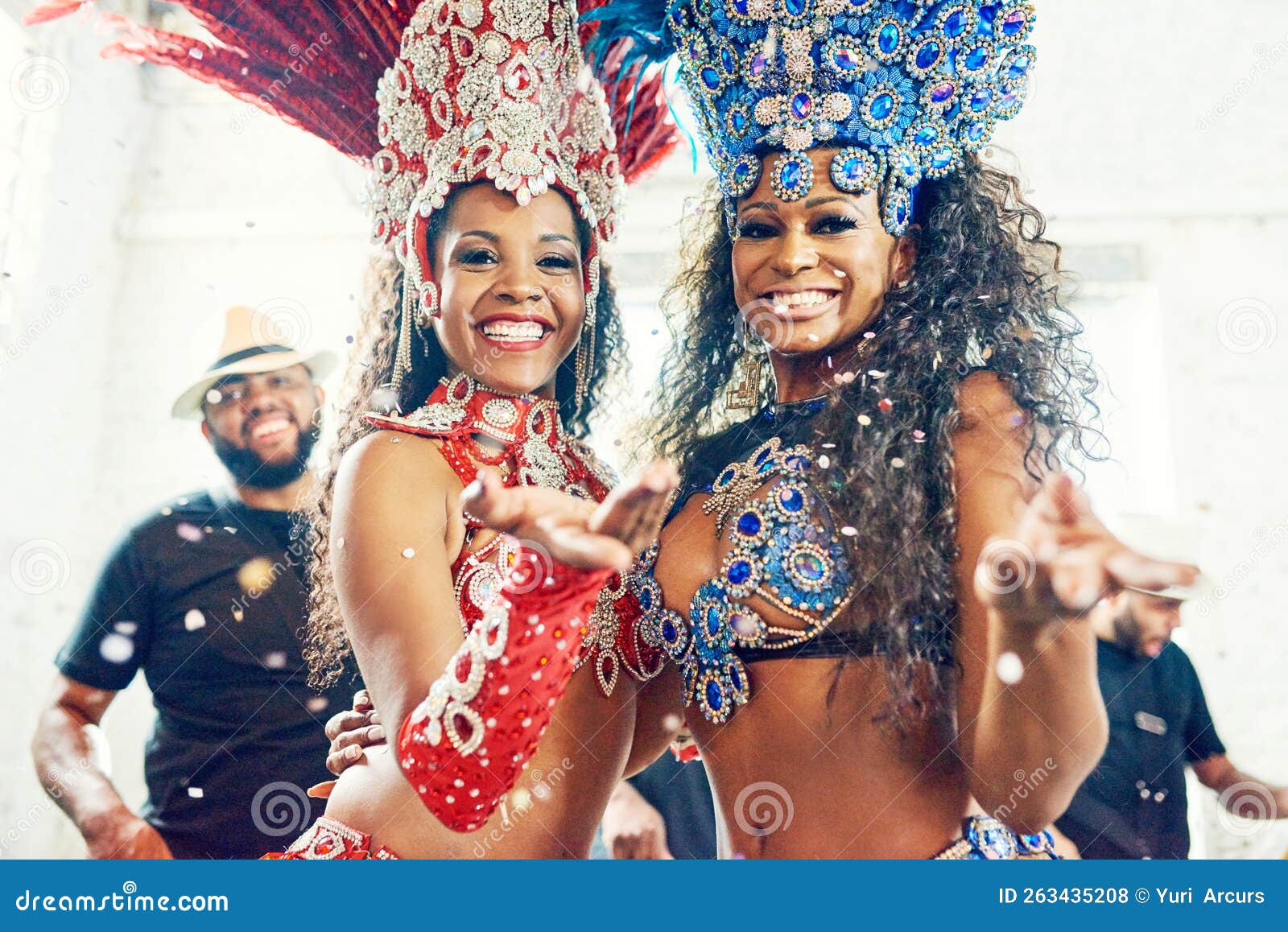 Festa De Samba E Carnaval De Mulheres Negras No Brasil Para Show De  Festival De Dança E Novo Ano Maluco Foto de Stock - Imagem de colorido,  sorriso: 263435208