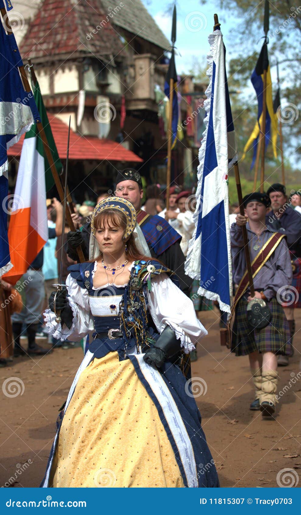 Fotos gratis : hombre, gente, el maletero, joven, músculo, cuerpo humano,  bailarín, tribu, sin camisa, festival, sexy, disfraz, gitano, abdomen,  Baresquedad, Feria del renacimiento, tambor de mano 2990x4500 - - 694417 -  Imagenes gratis - PxHere, image size:989x1690