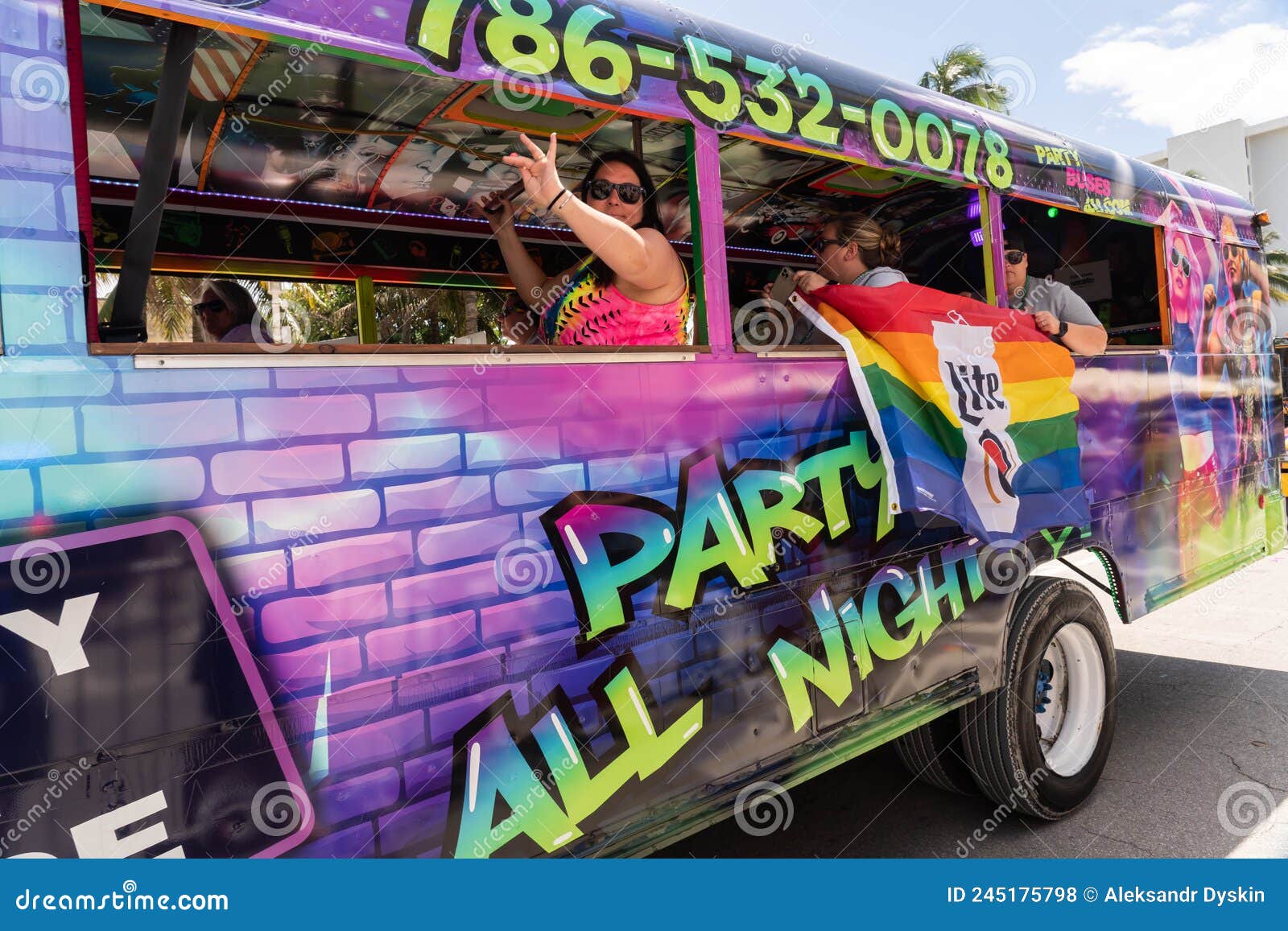 Festival Anual Del Orgullo Y Desfile En La Playa Sur De Miami Foto De Archivo Editorial Imagen