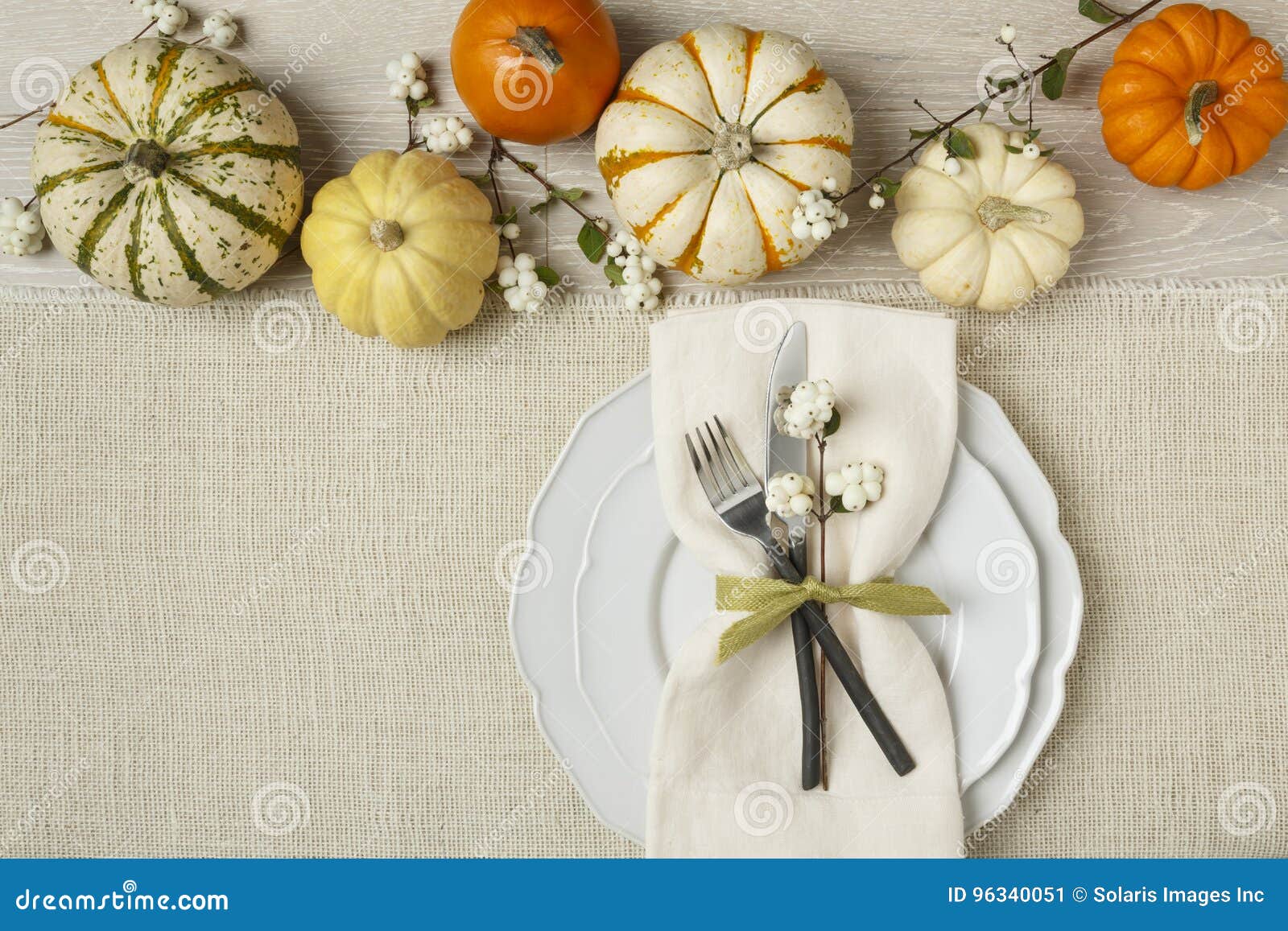 Festive Fall Autumn Thanksgiving Table Setting with Natural Botanical ...