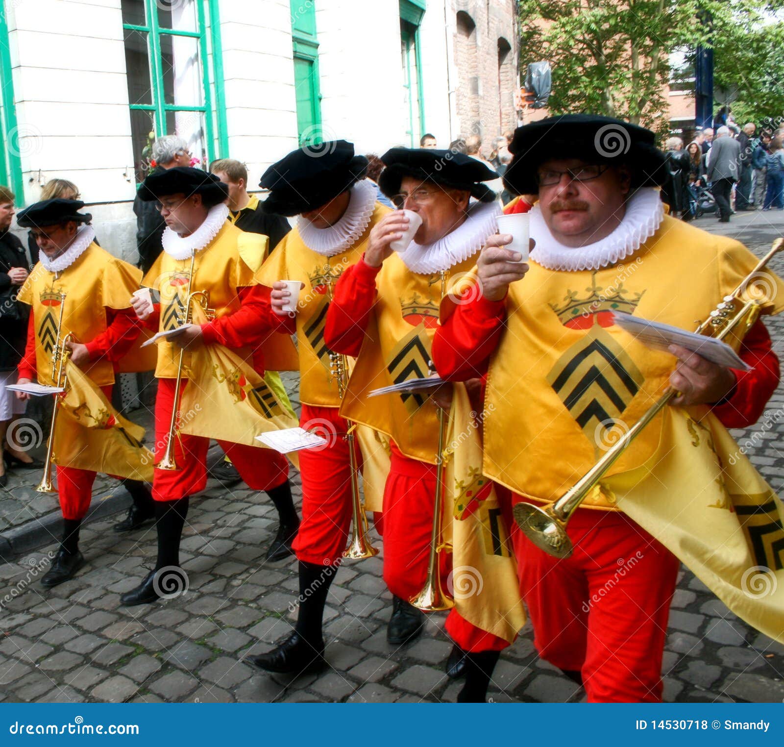 belgium traditional dress