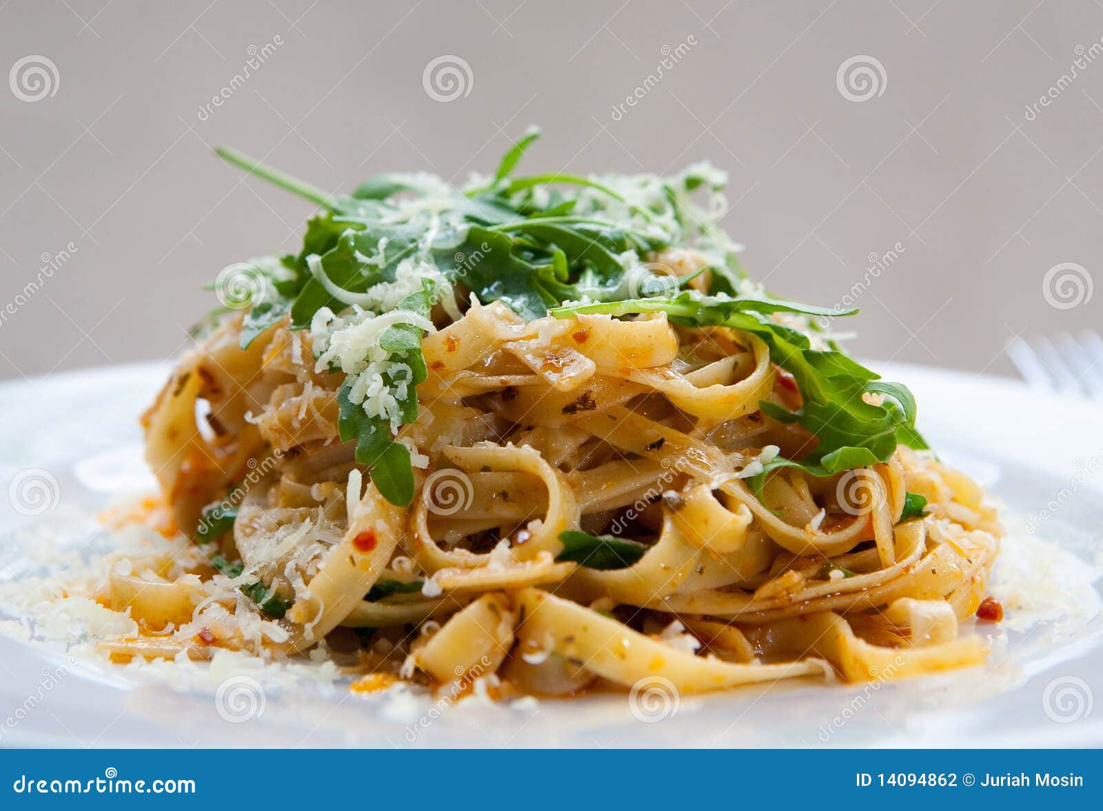 fettucine pasta with sundried tomato